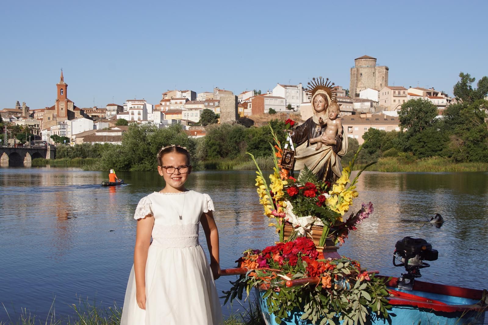 Procesión con la Virgen del Carmen por el río Tormes en Alba (14).jpeg