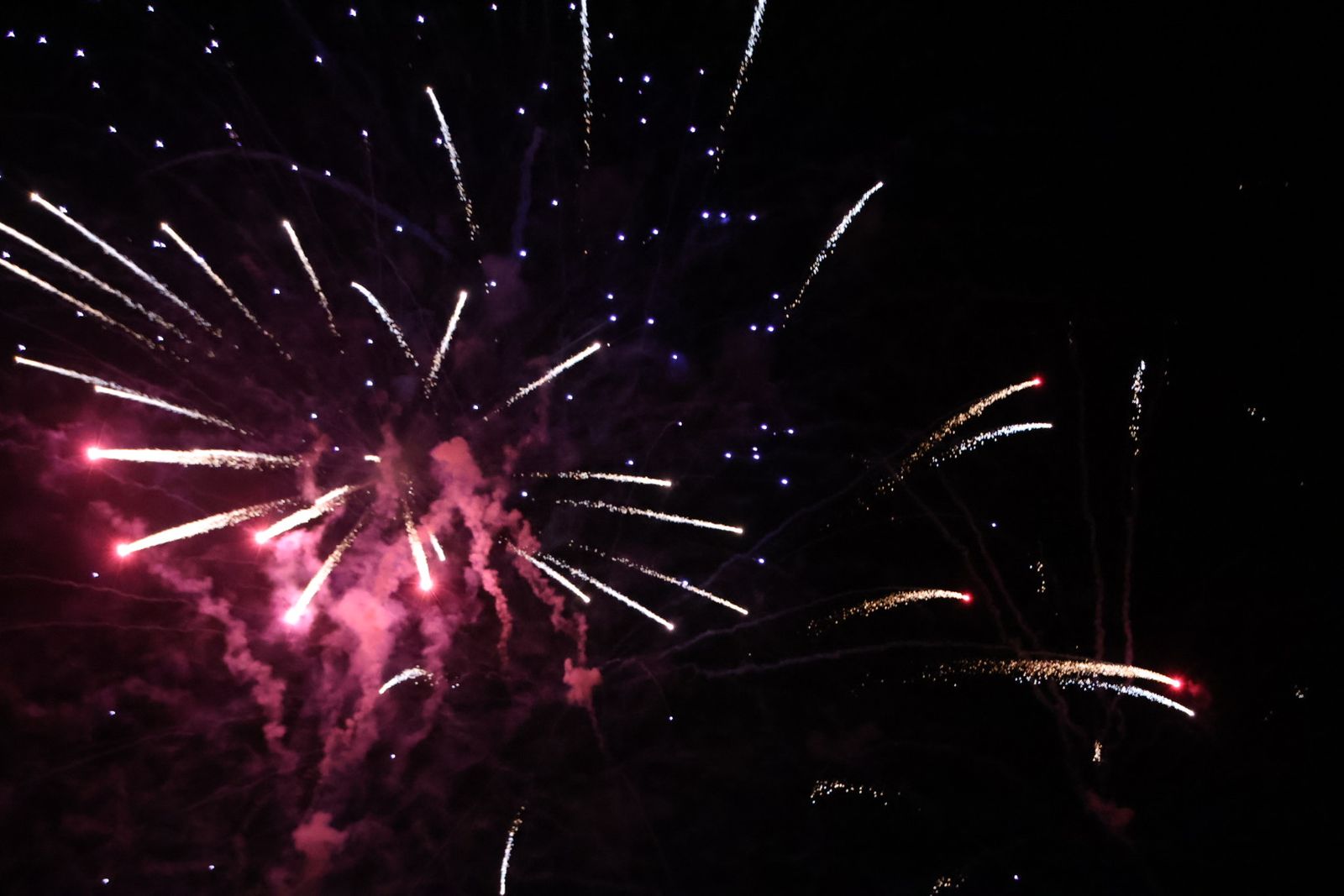 Fuegos artificiales en el entorno del Puente Romano