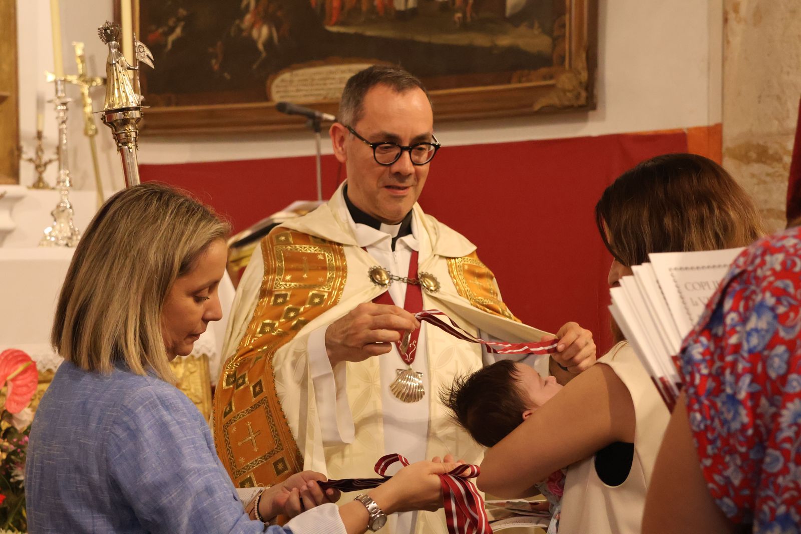 entrada-de-nuevos-hermanos-de-la-cofradia-de-la-concha-30