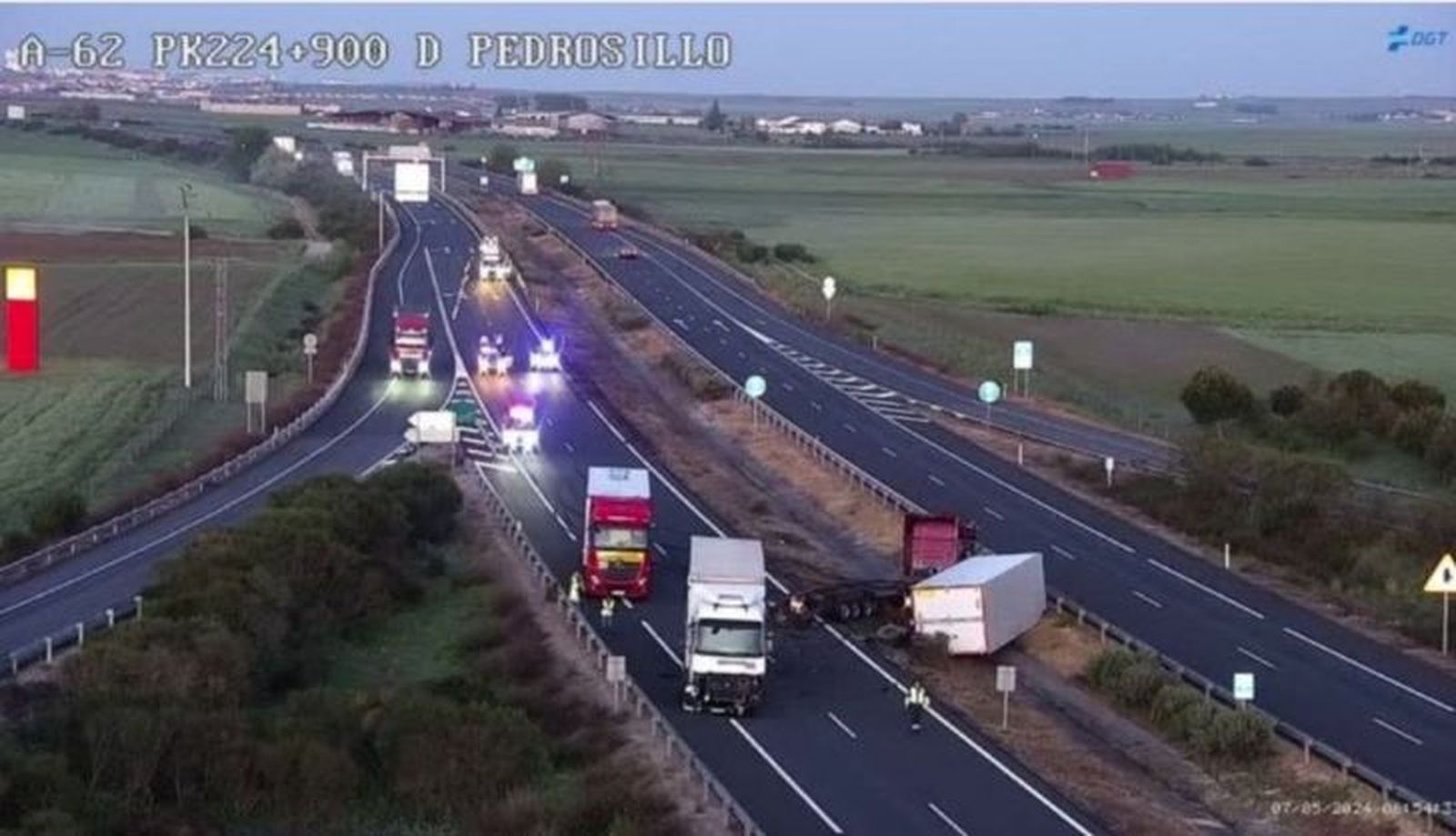 Accidente entre varios camiones en la A-62. DGT