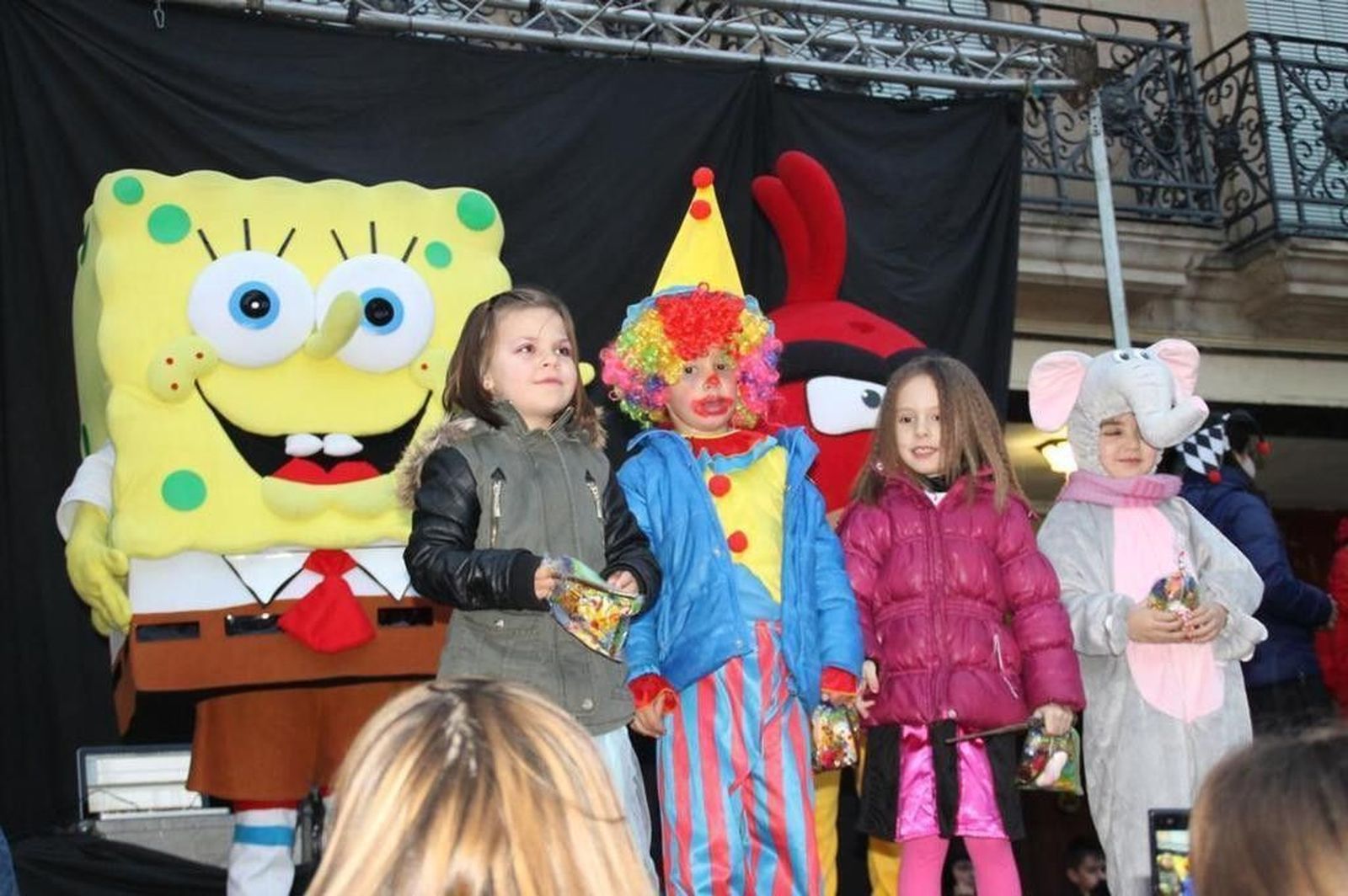 Bob Esponja y los Angry Birds triunfan en el carnaval de la villa