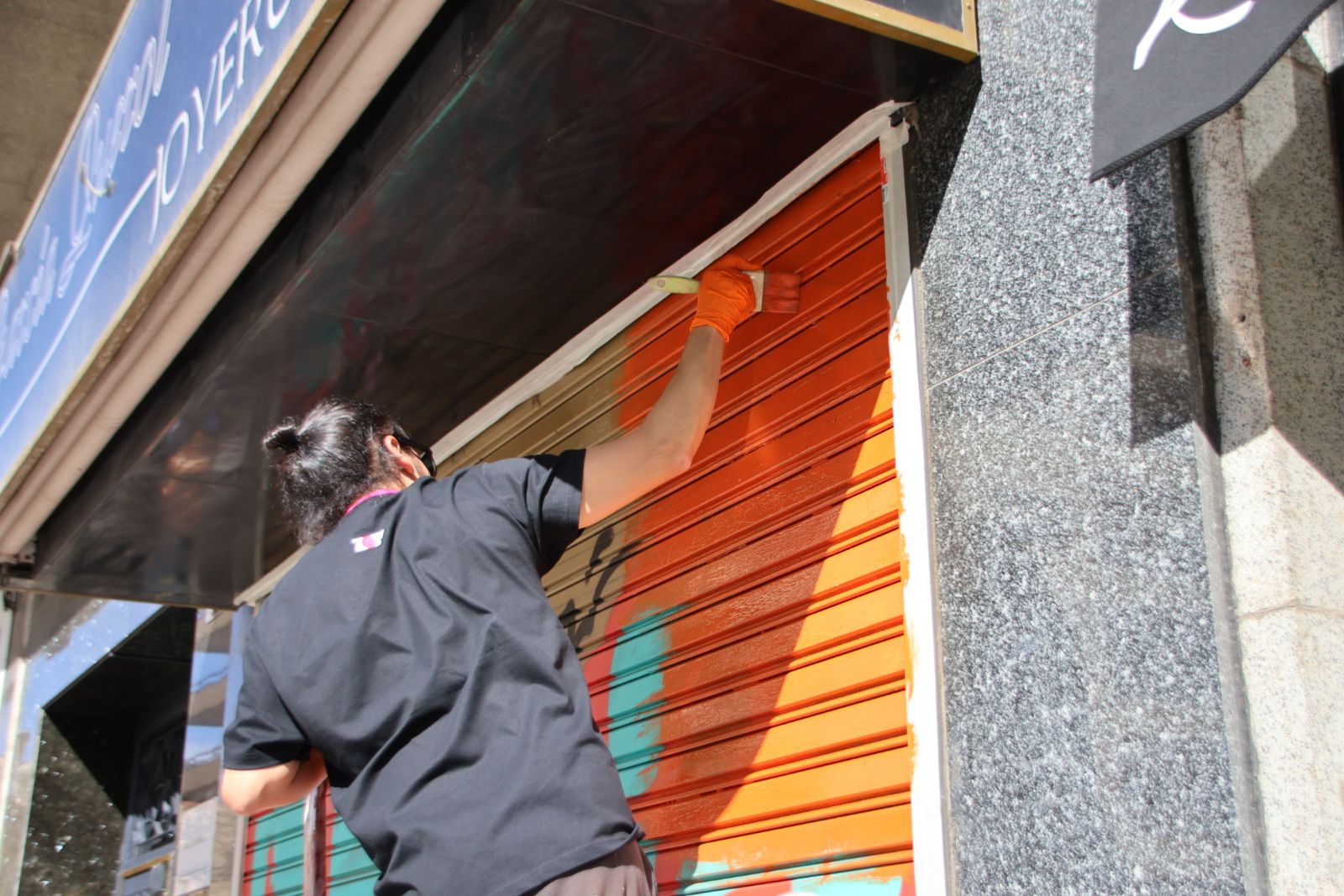 Los artistas de la Plaza del Oeste comienzan a pintar los murales