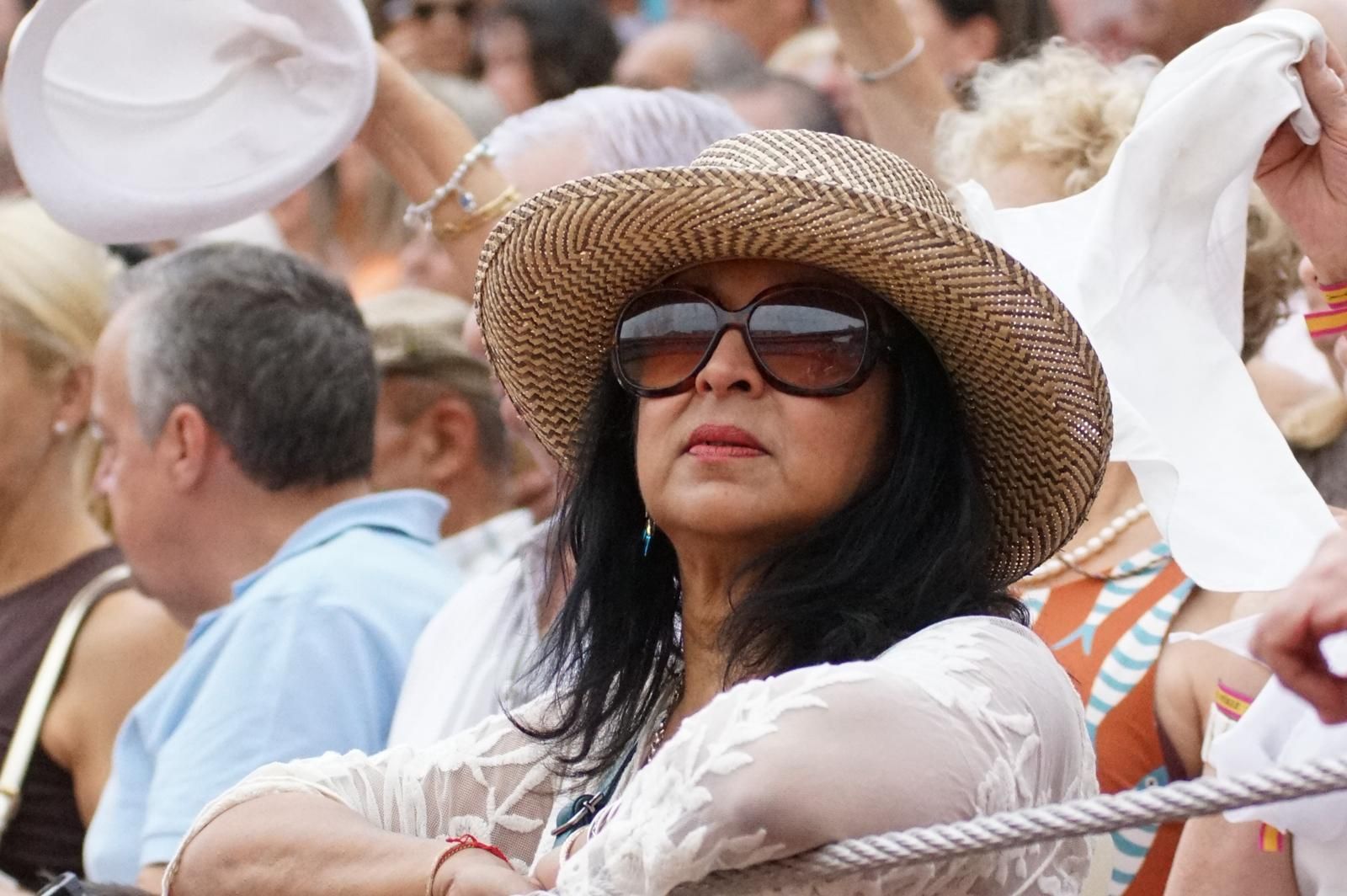 Gran ambiente en La Glorieta para la tarde de toros de Morante de la Puebla, Ismael Martín y Marco Pérez