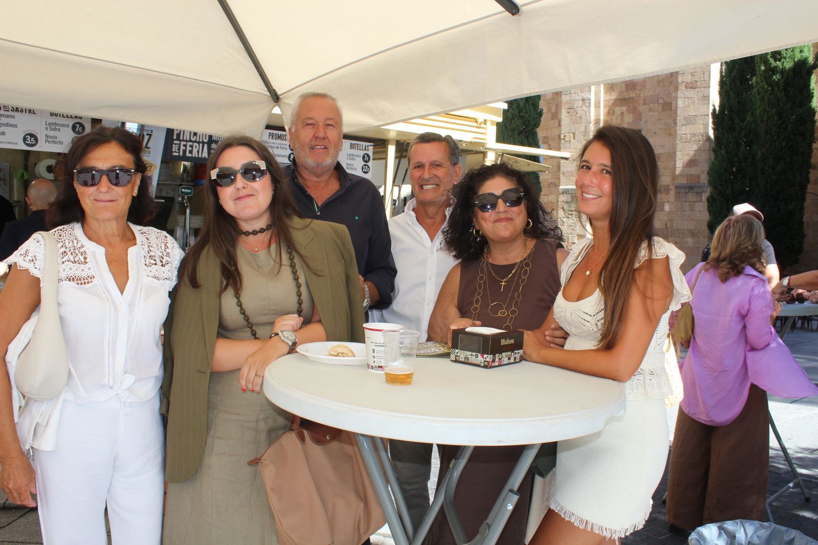 Ambiente en la Feria de Día en el mediodía de este jueves