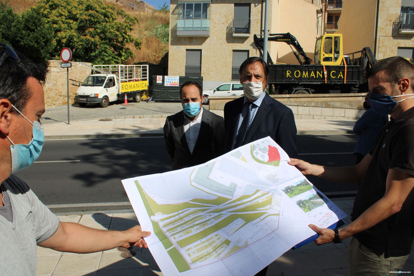 García Carbayo junto al ex concejal de Urbanismo, Dani Llanos, en la presentación de las primeras obras del cerro
