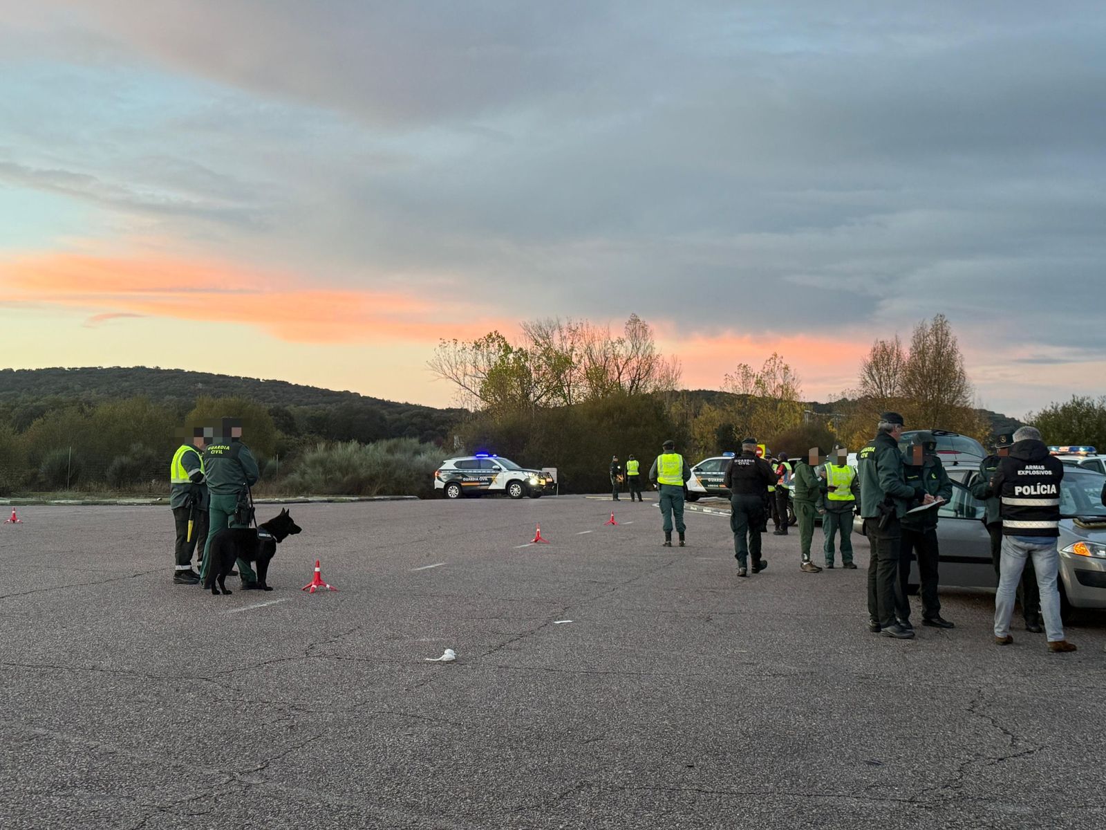 Así trabaja el operativo coordinado de Guardia Civil y PSP que fiscaliza el paso de armas de fuego