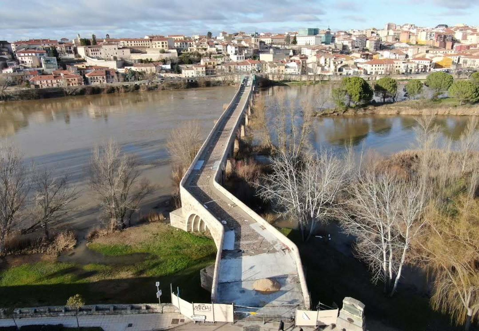 galeria-la-nueva-imagen-del-puente-de-piedra-de-zamora-a-vista-de-dron-jpg-3