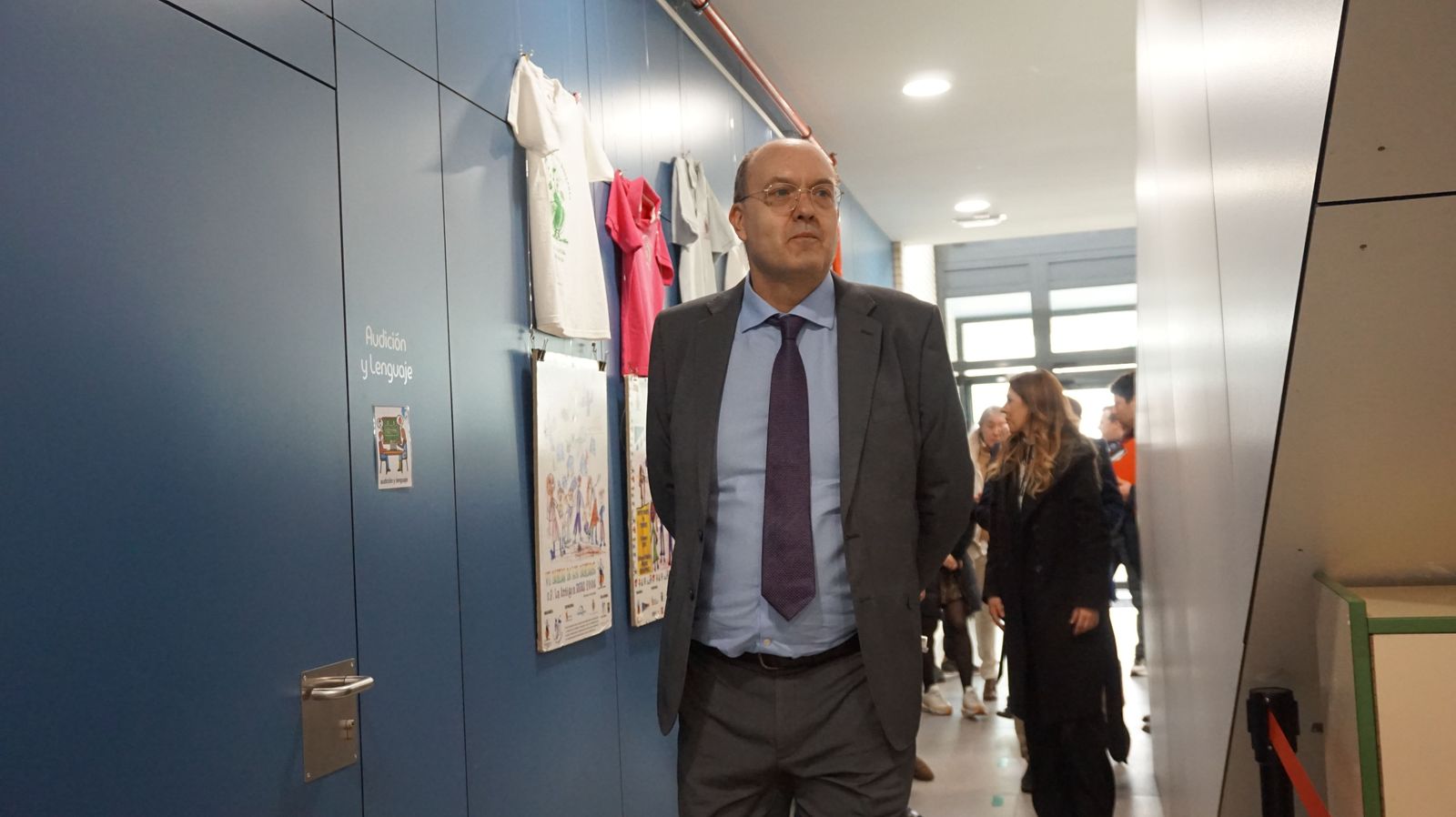 el-director-general-de-centros-e-infraestructuras-jose-migel-saez-visita-la-ultima-fase-al-ceip-maria-moliner-de-castellanos-de-moriscos-13