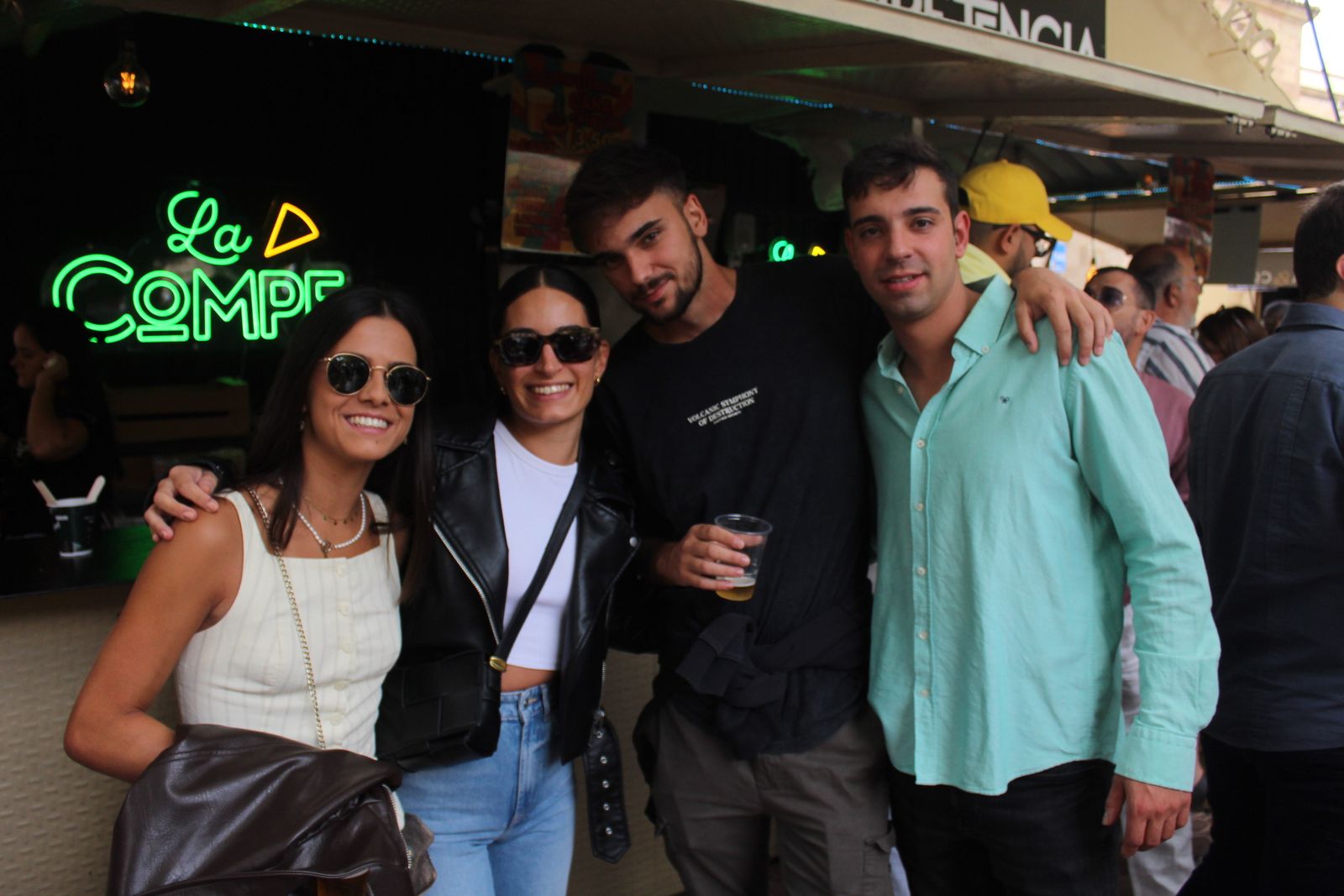 Ambiente en la Feria de Día en el mediodía de este domingo