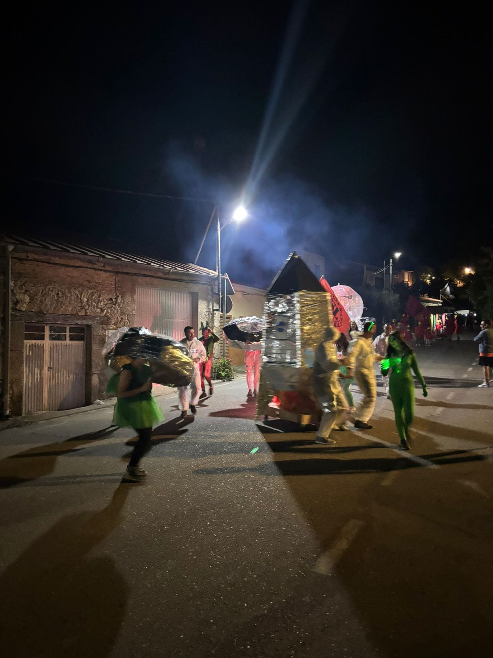 Desfile de peñas en Masueco 2025