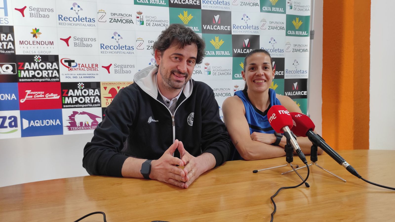 Ricardo Vasconcelos e Isa Latorre en la rueda de prensa previa a la 'Final Four' de Vigo