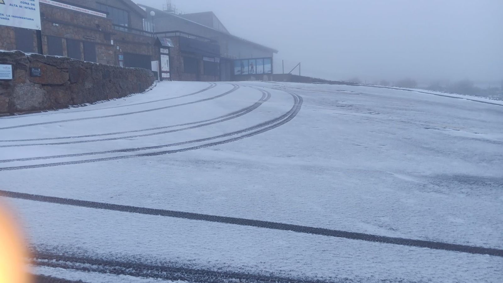 Las primeras nieves se dejan ver en La Covatilla