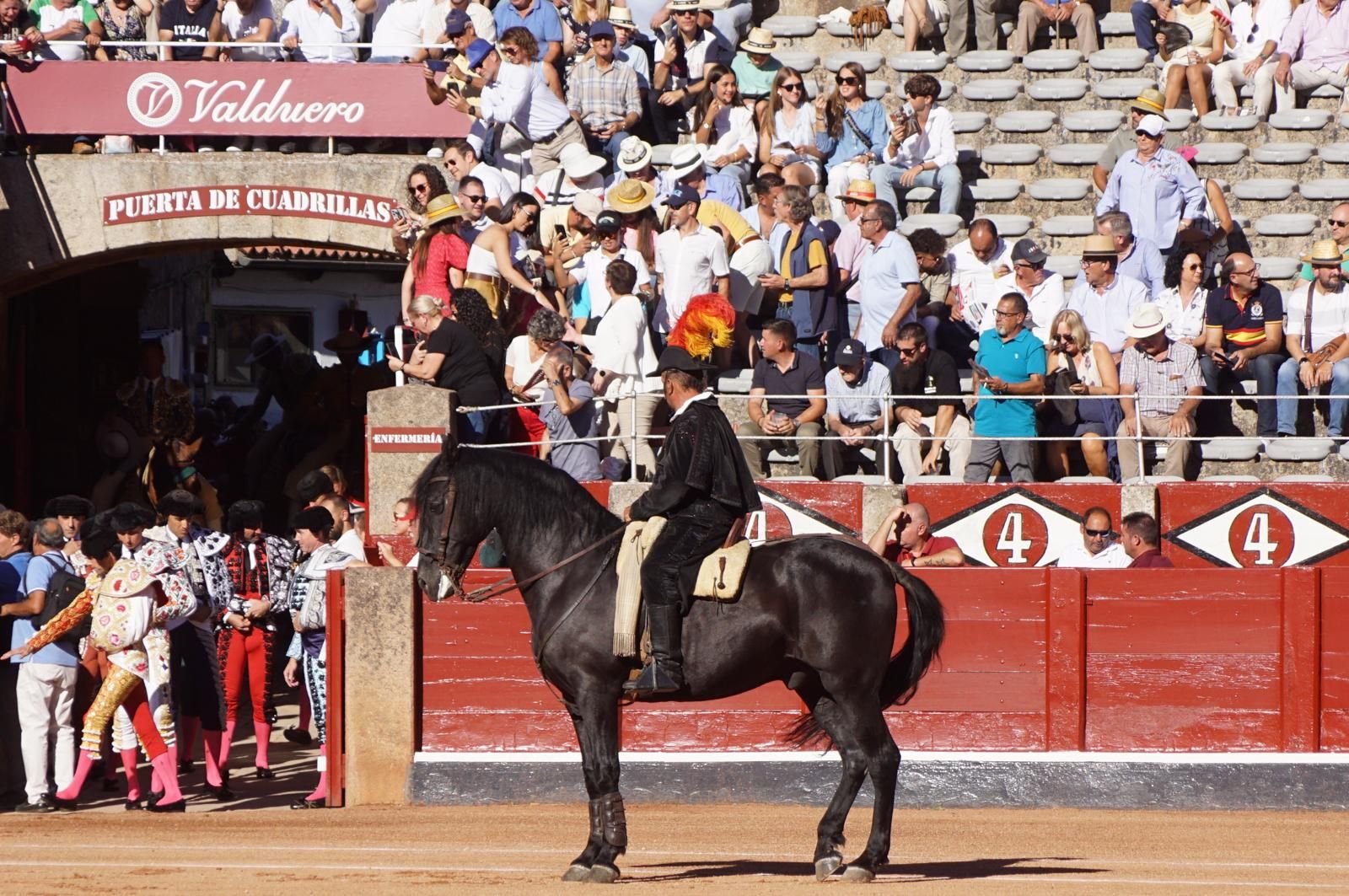 Así ha vivido la afición de La Glorieta el primer cartel de figuras de la feria: imágenes del ambiente en los tendidos y en el patio de cuadrillas