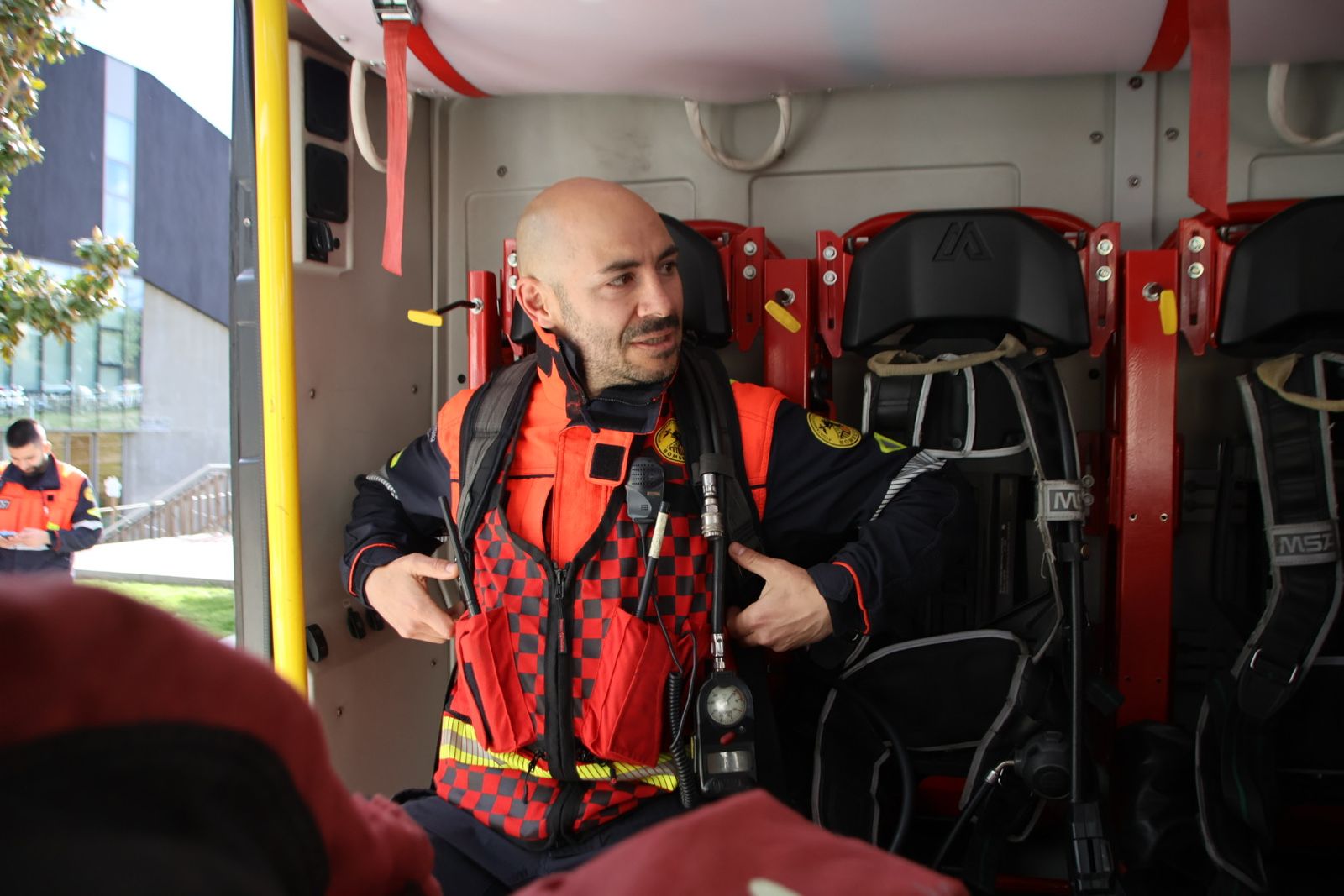 Talleres de prevención de incendios y primeros auxilios y una muestra de vehículos y material de bomberos