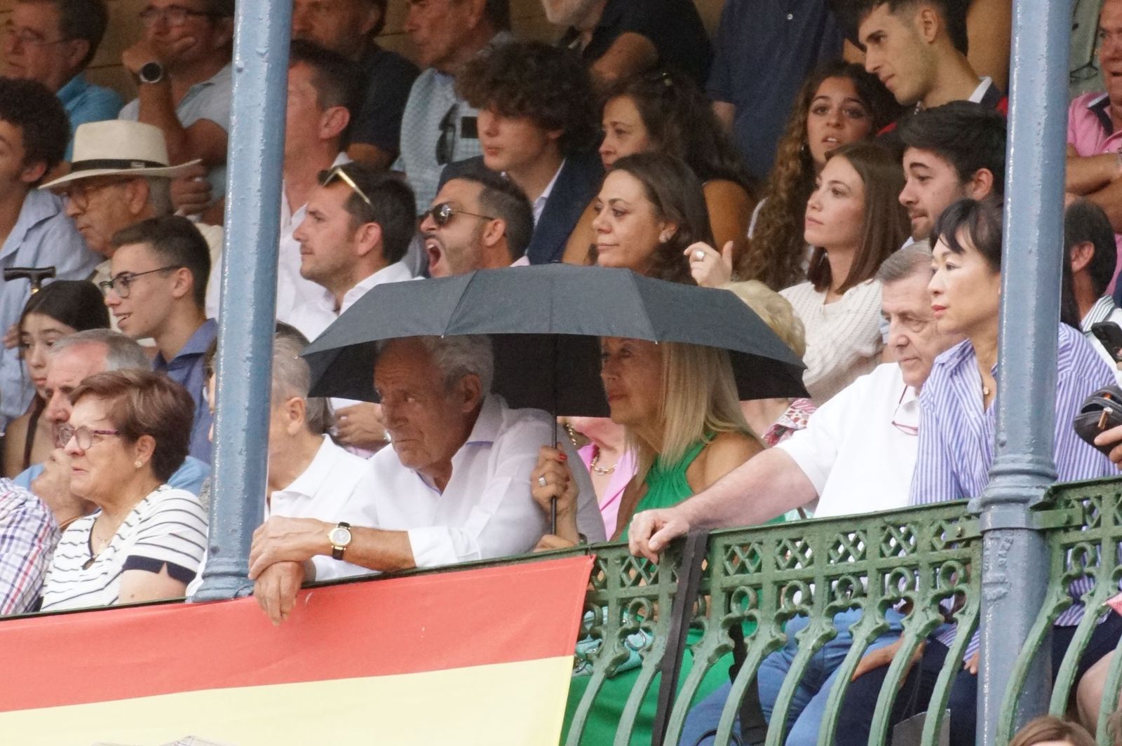 Gran ambiente en La Glorieta para la tarde de toros de Morante de la Puebla, Ismael Martín y Marco Pérez