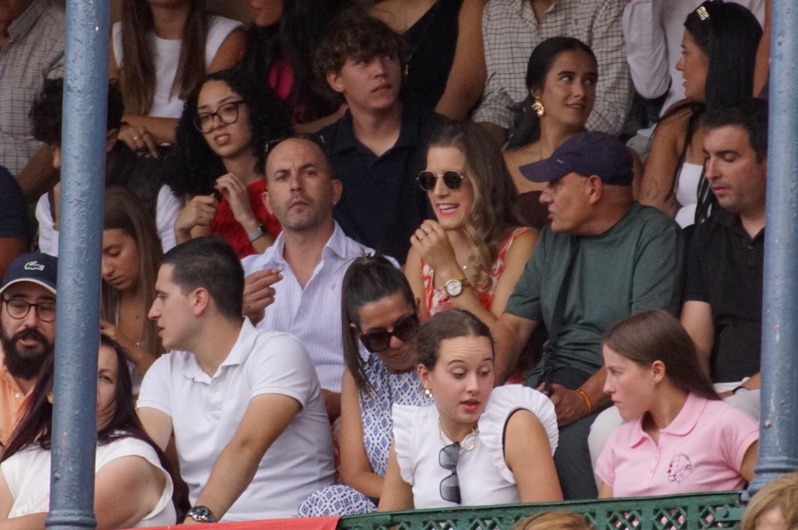 Expectación por ver los caballos de rejoneo en La Glorieta: imágenes del ambiente en los tendidos y en el patio de cuadrillas