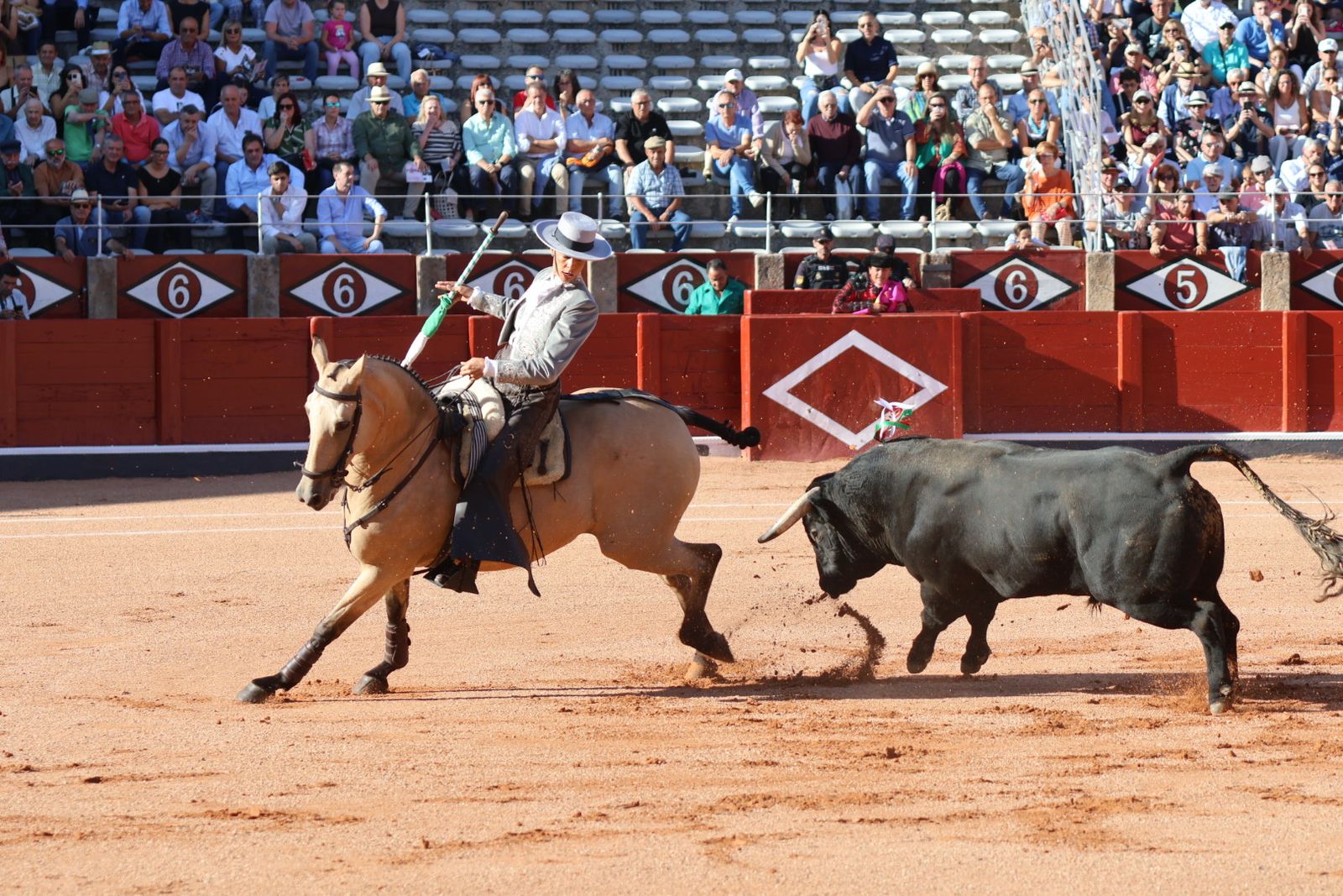 La Glorieta revive el aroma de la feria taurina con el primer festejo: Lea Vicens, Raquel Martín y Olga Casado