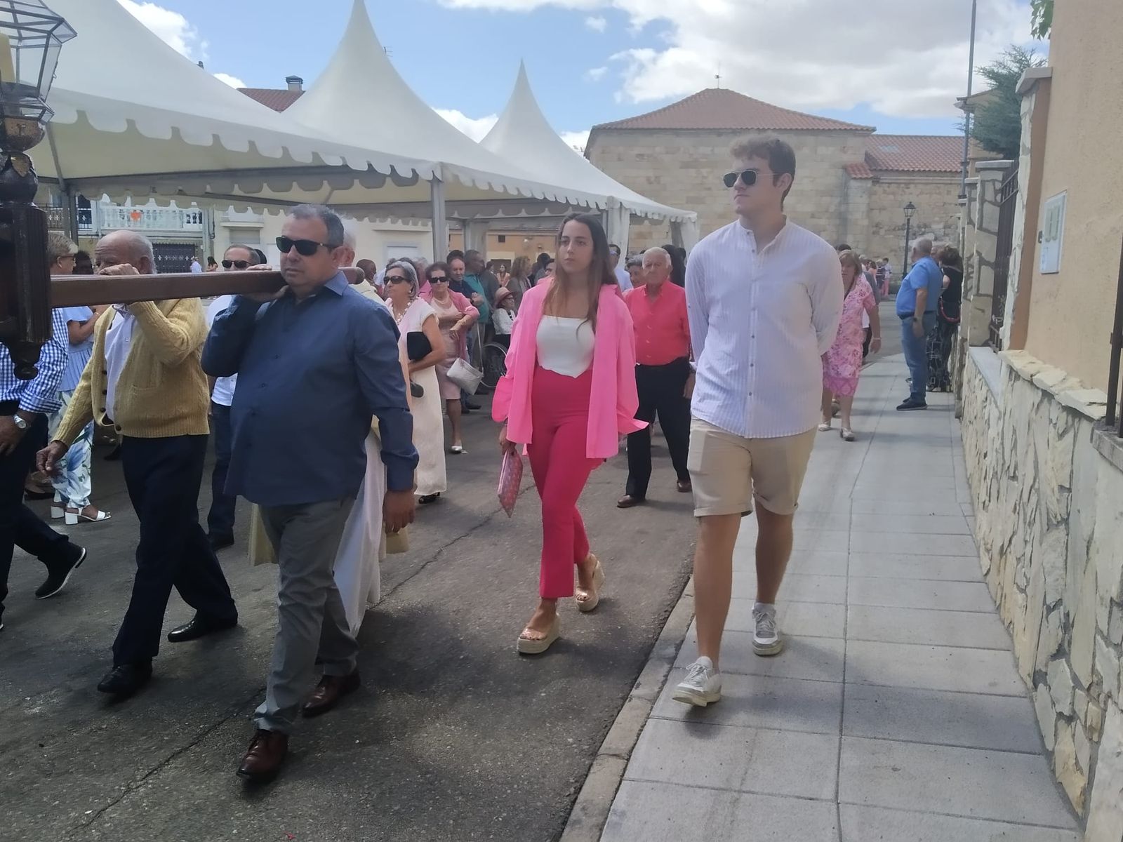 procesion-por-las-fiestas-patronales-en-valdelosa-18