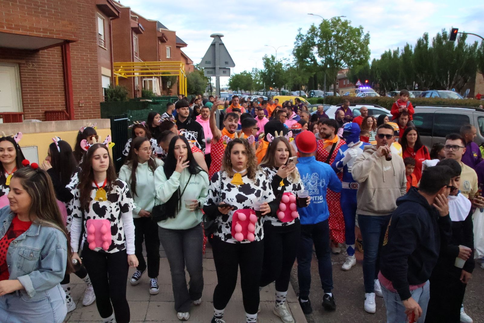  Villamayor, concentración y pasacalles de grupos y peñas
