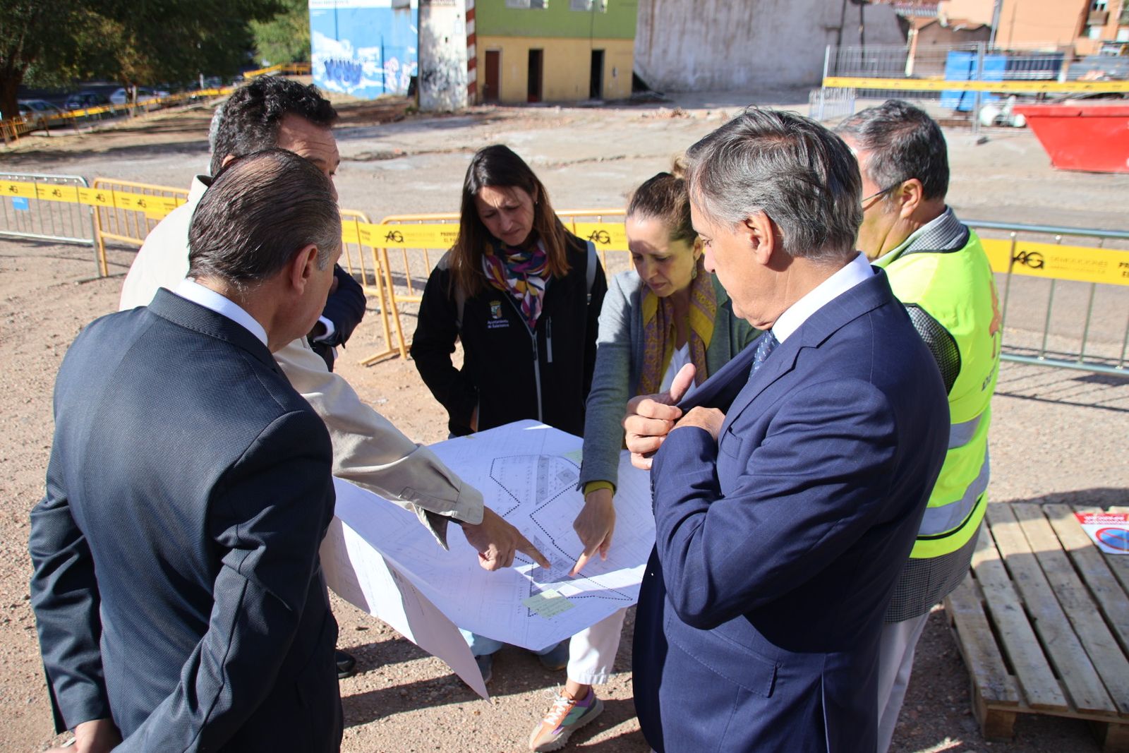El alcalde de Salamanca, Carlos García Carbayo, visita las obras de urbanización de la Unidad de Acción Nº 2 del PERI 7