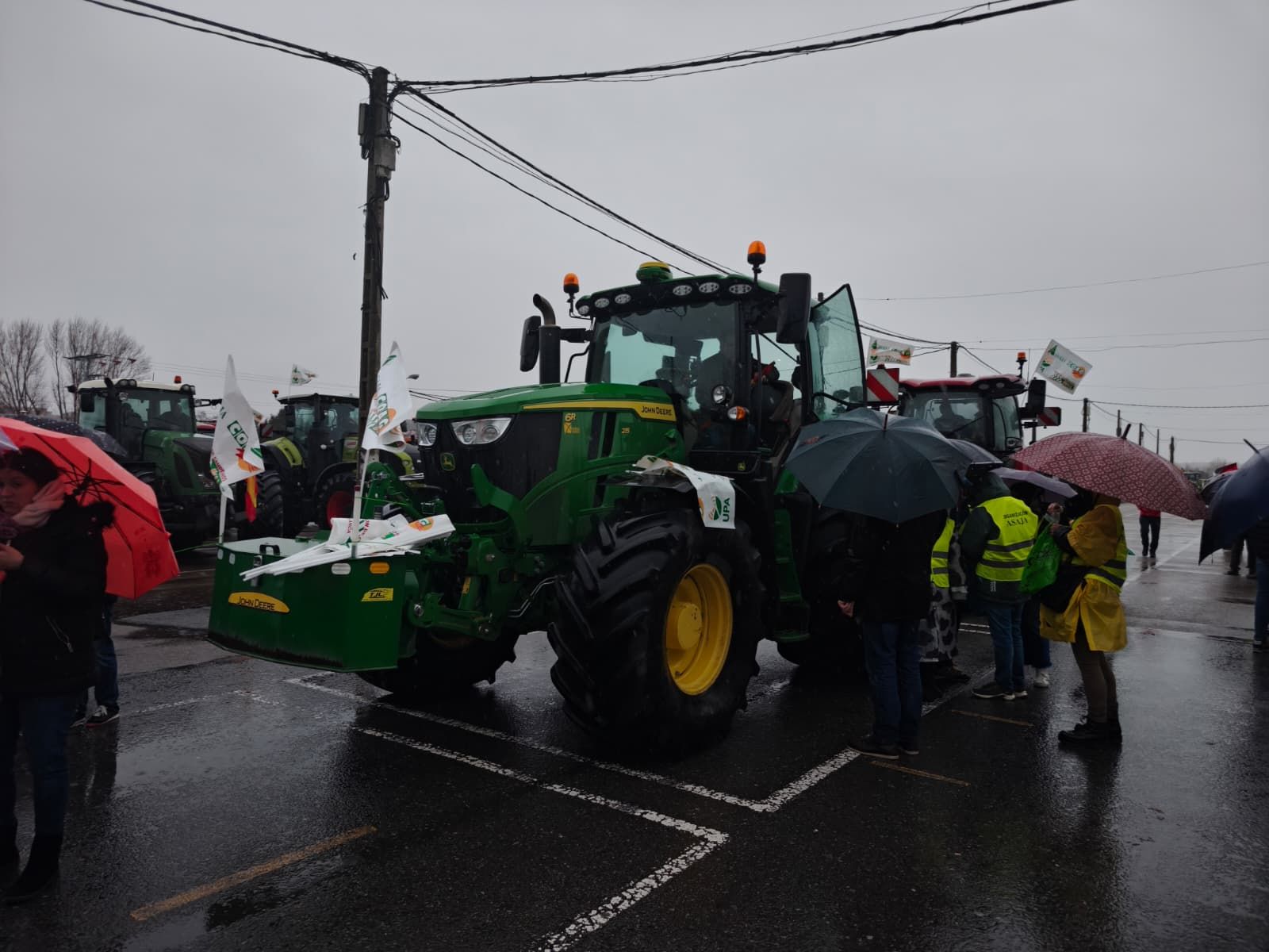 En imágenes la marcha con tractores y vehículos de campo en Salamanca en protesta contra Mercosur