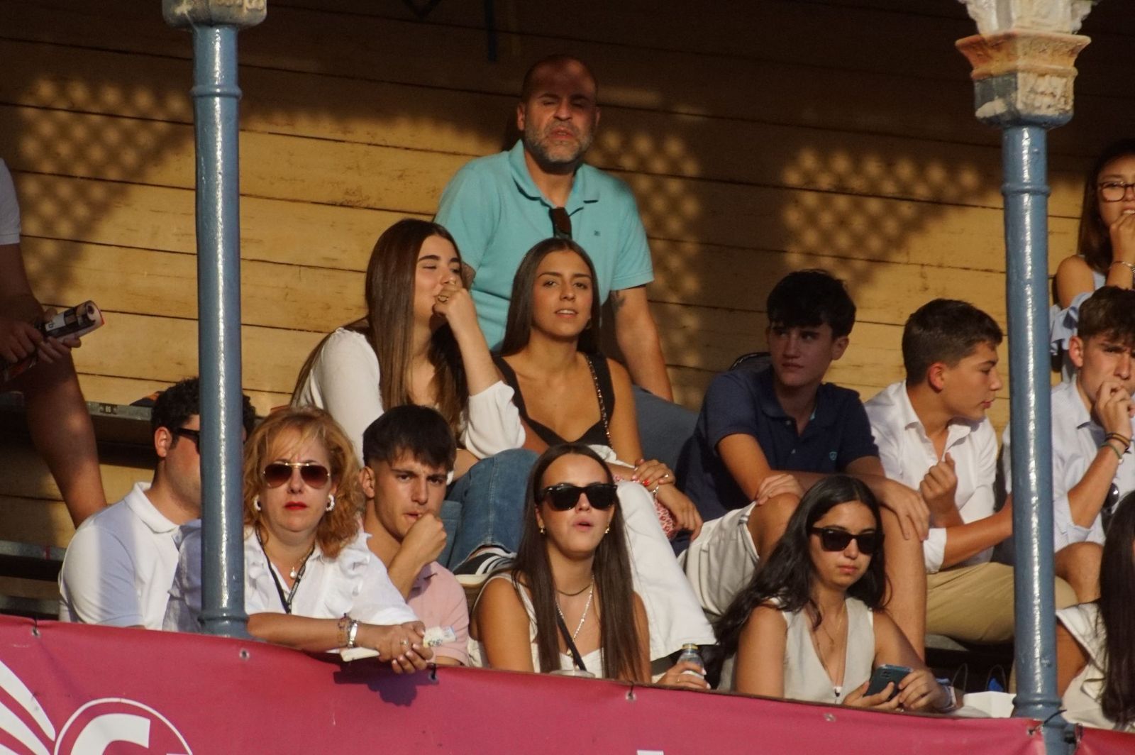 Así han vivido los salmantinos el primer festejo de la feria taurina 2025: imágenes del ambiente en los tendidos y en el patio de cuadrillas