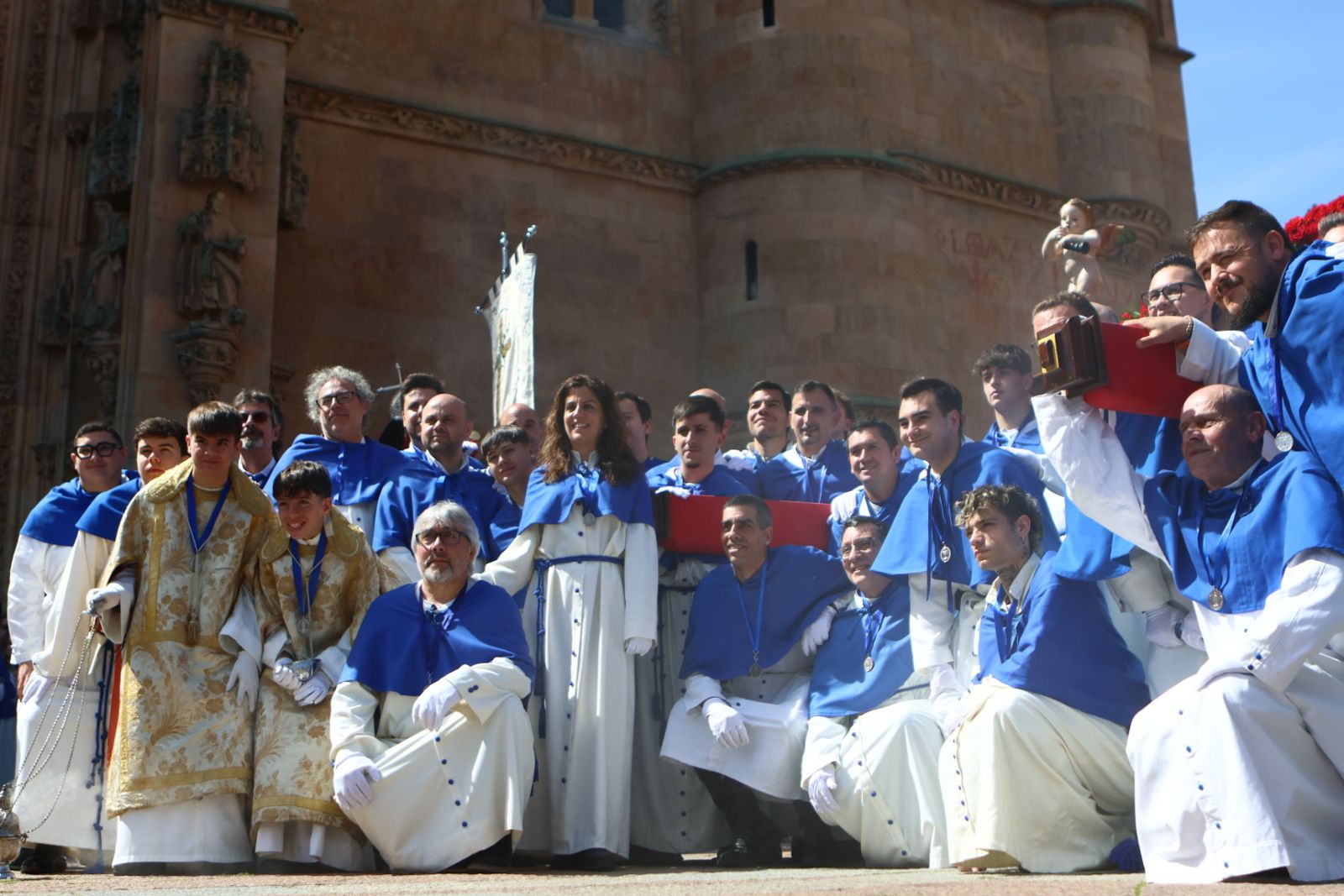 Procesión del encuentro de Nuestra Señora de la Alegría y Jesús Resucitado en el Domingo de Resurrección en Salamanca