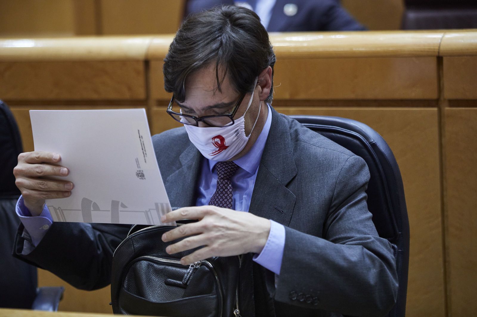 El ministro de Sanidad, Salvador Illa, durante una sesión de control al Gobierno en el Senado, en Madrid (España).