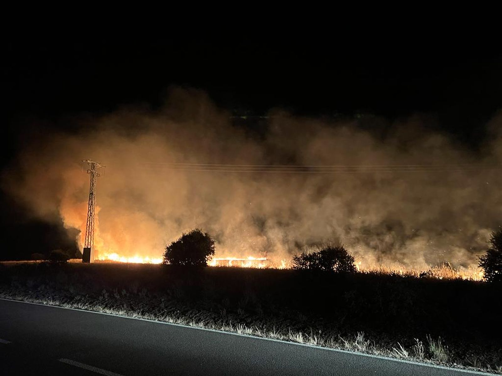 Incendio nocturno en Zamora. Archivo.