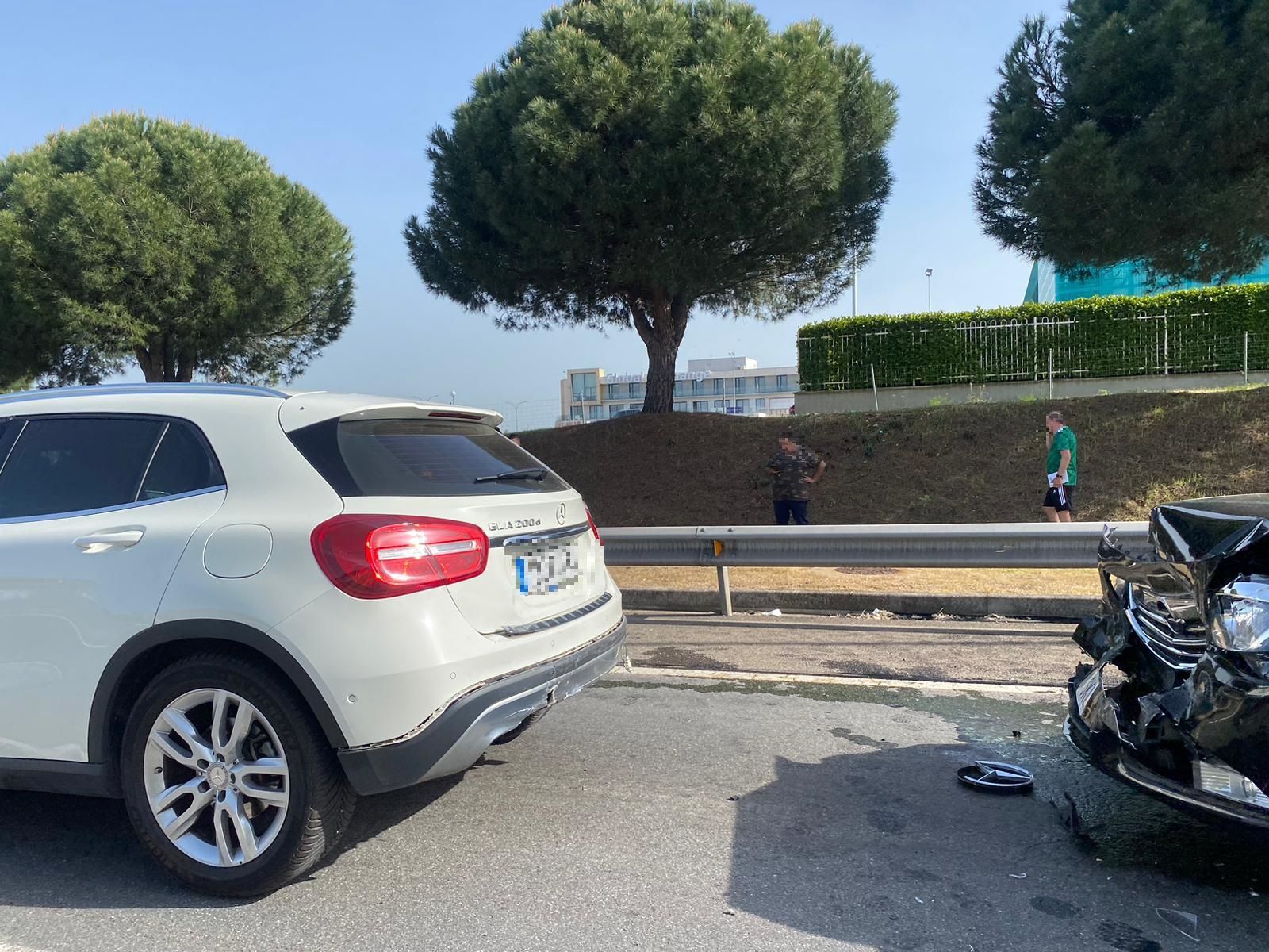 tres-vehiculos-implicados-en-un-accidente-en-carbajosa-de-la-sagrada-fotos-carlos-h-9