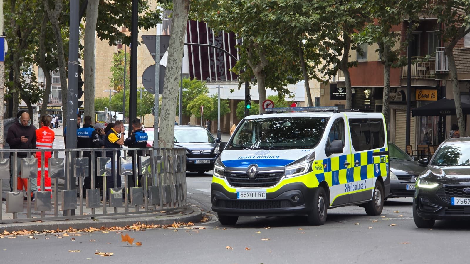 Un varón herido al ser golpeado por una furgoneta en la glorieta de Doña Urraca