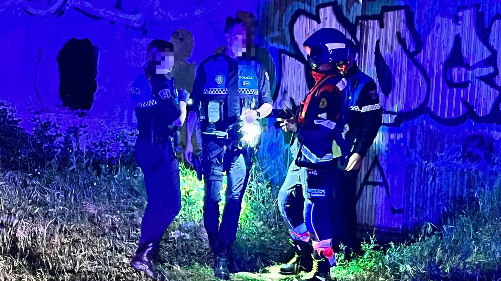 Rescatan a un hombre del interior de un pozo dentro de una nave en el barrio de Tejares