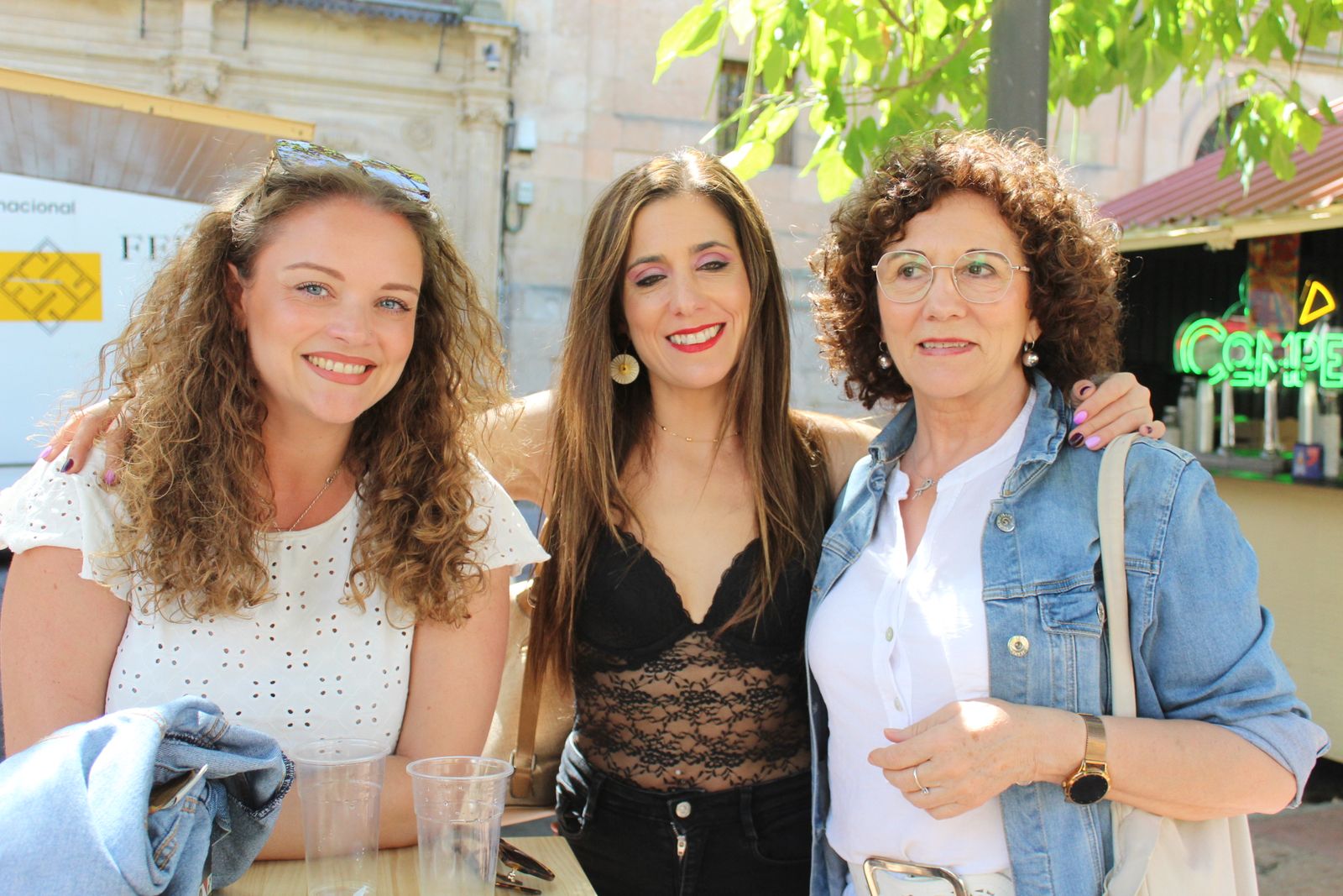 Ambiente en la Feria de Día en el mediodía de este