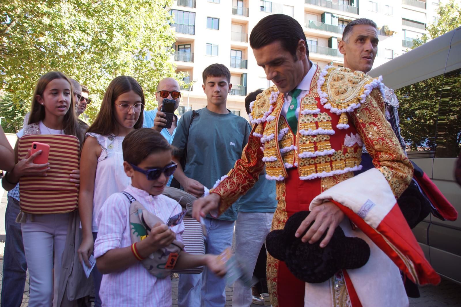Así ha vivido la afición de La Glorieta el primer cartel de figuras de la feria: imágenes del ambiente en los tendidos y en el patio de cuadrillas