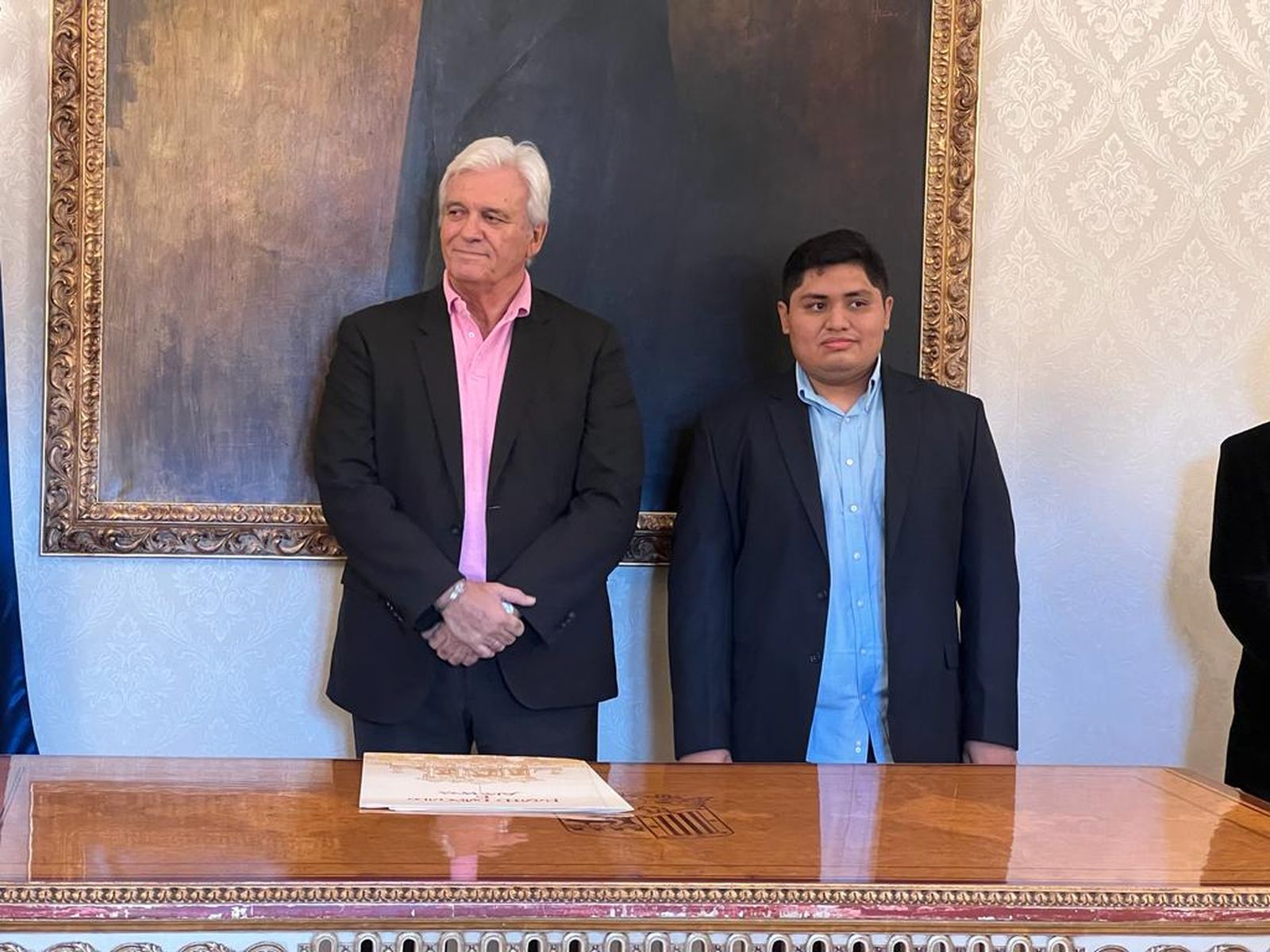 huespedes-distinguidos-a-los-poetas-rafael-soler-y-alejandro-rejon-foto-s24h