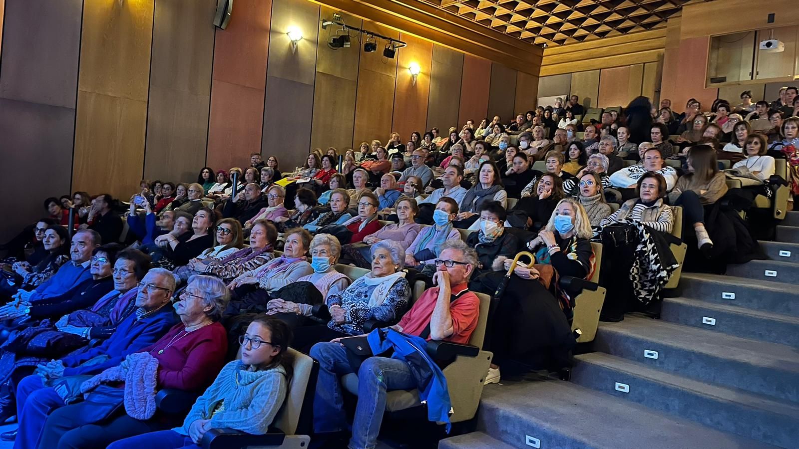 El teatro del CDS ha colgado el cartel de completo durante esta velada cultural