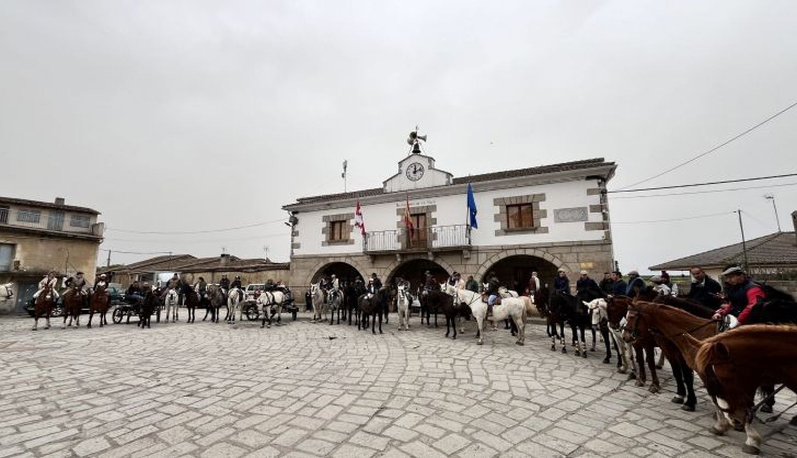 GALERÍA Medio centenar de jinetes participan en la 'I Ruta a caballo de Siega Verde'. Fotos Siega Verde (5)