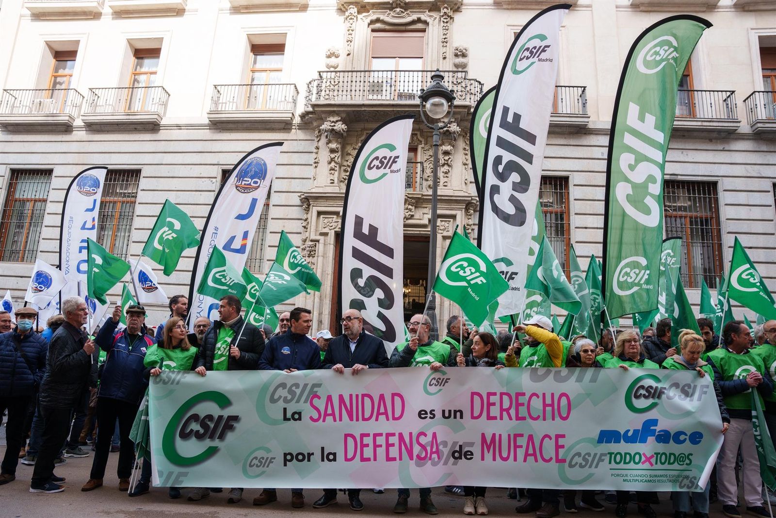 Imagen de archivo de la concentración de CSIF celebrada en febrero frente al Ministerio de Hacienda en defensa del modelo de prestación sanitaria de Muface. - Matias Chiofalo - Europa Press - Archivo