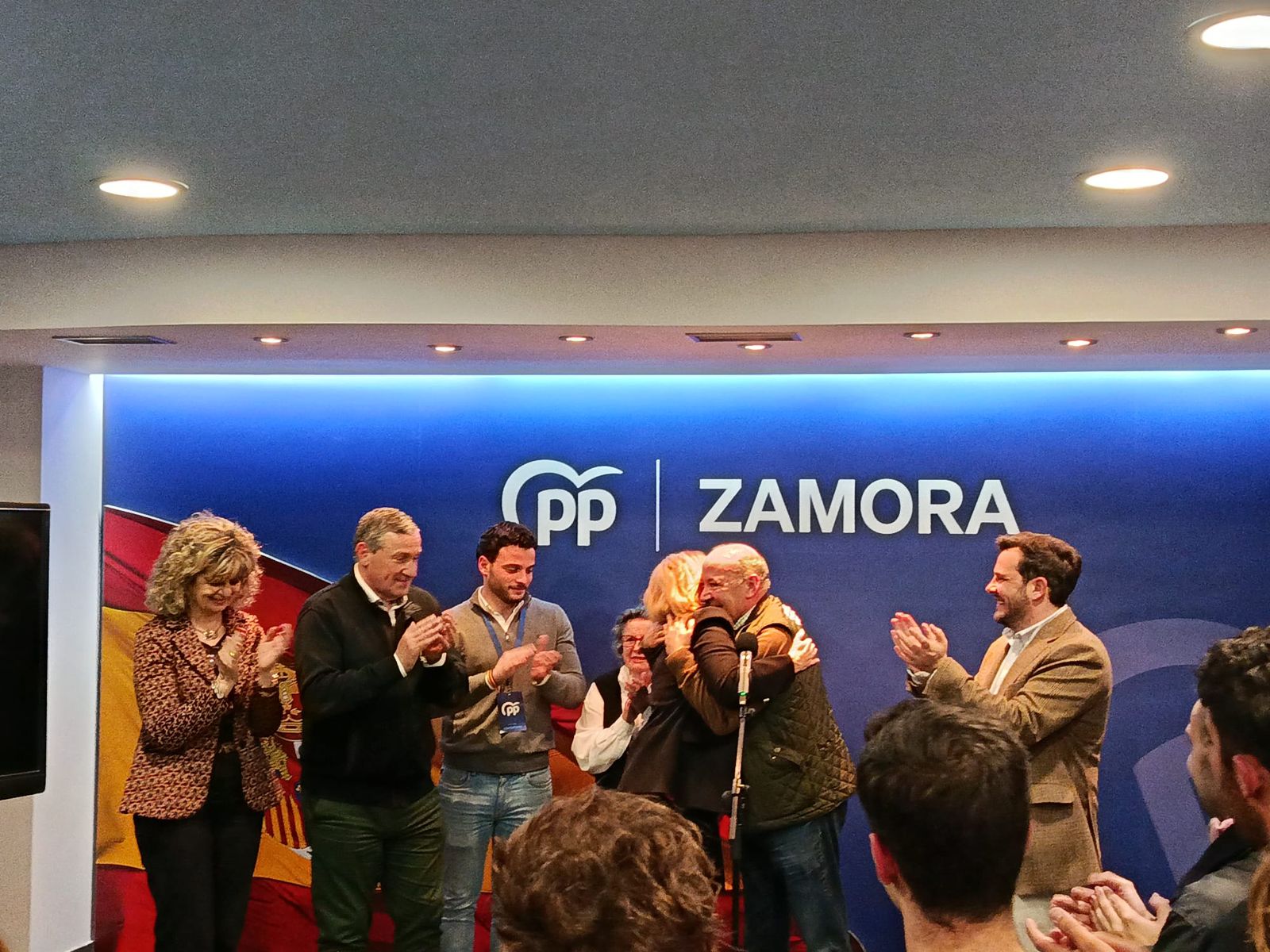 GALERÍA | Noche electoral en la sede del PP en Zamora