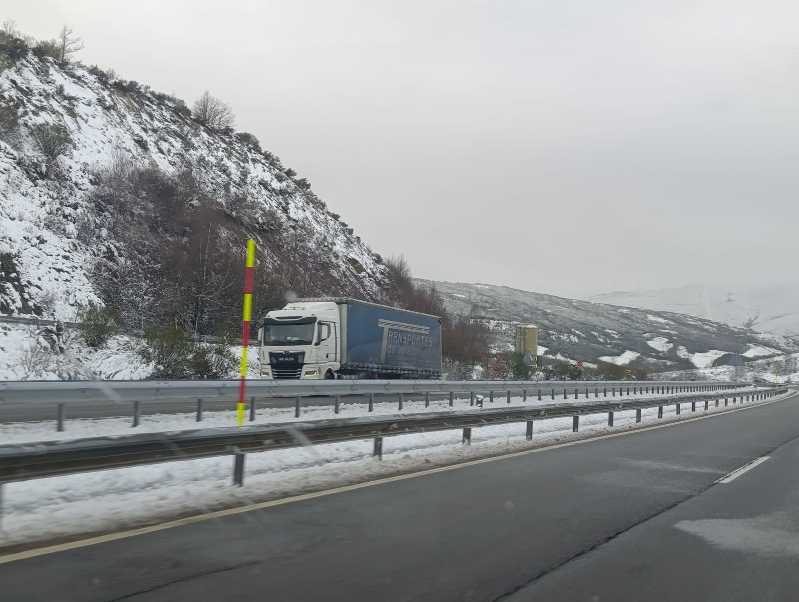 Imagen de la nevada el pasado fin de semana en la A-52