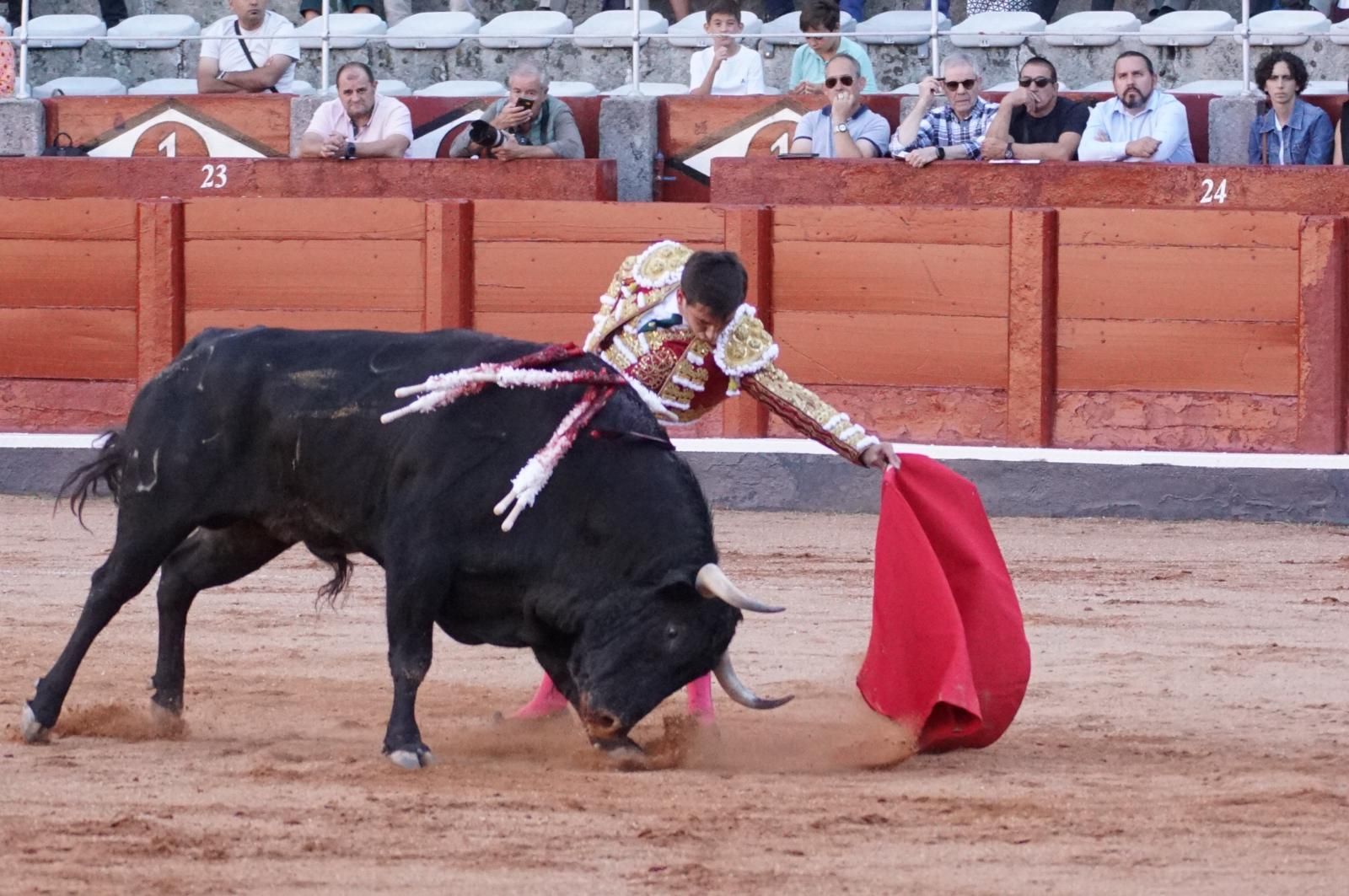 Presencia salmantina por partida doble en la primera corrida de la feria: Damián Castaño e Ismael Martín junto al mexicano Diego San Román