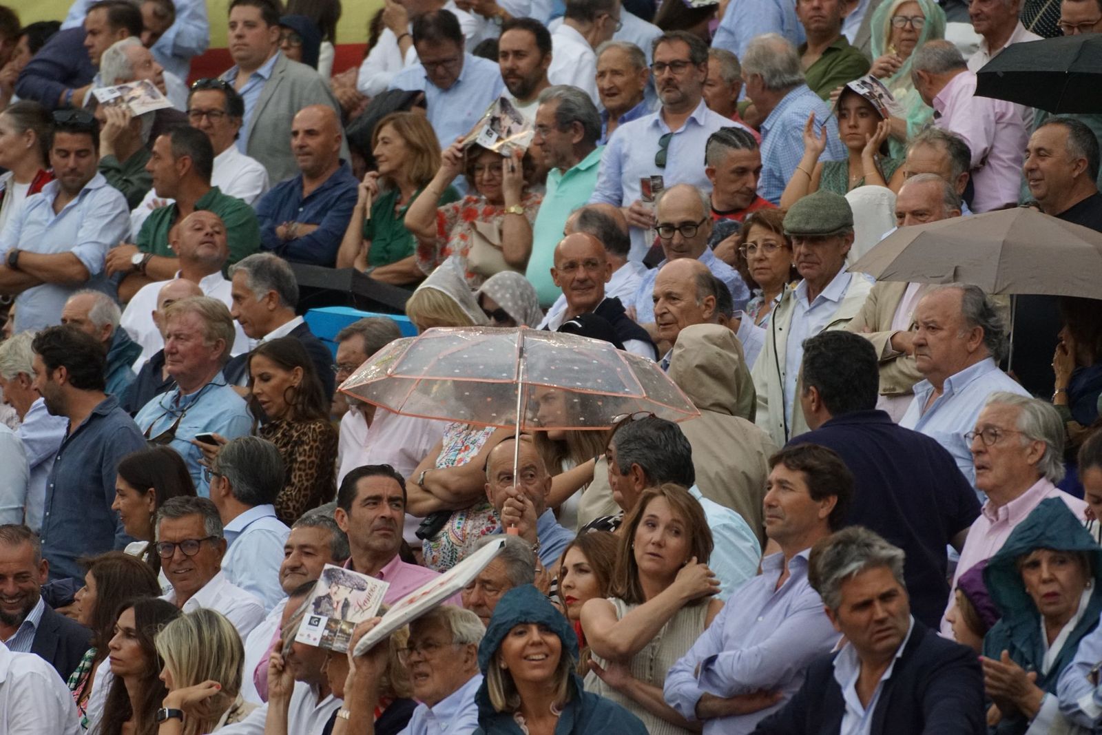 Gran ambiente en La Glorieta para la tarde de toros de Morante de la Puebla, Ismael Martín y Marco Pérez