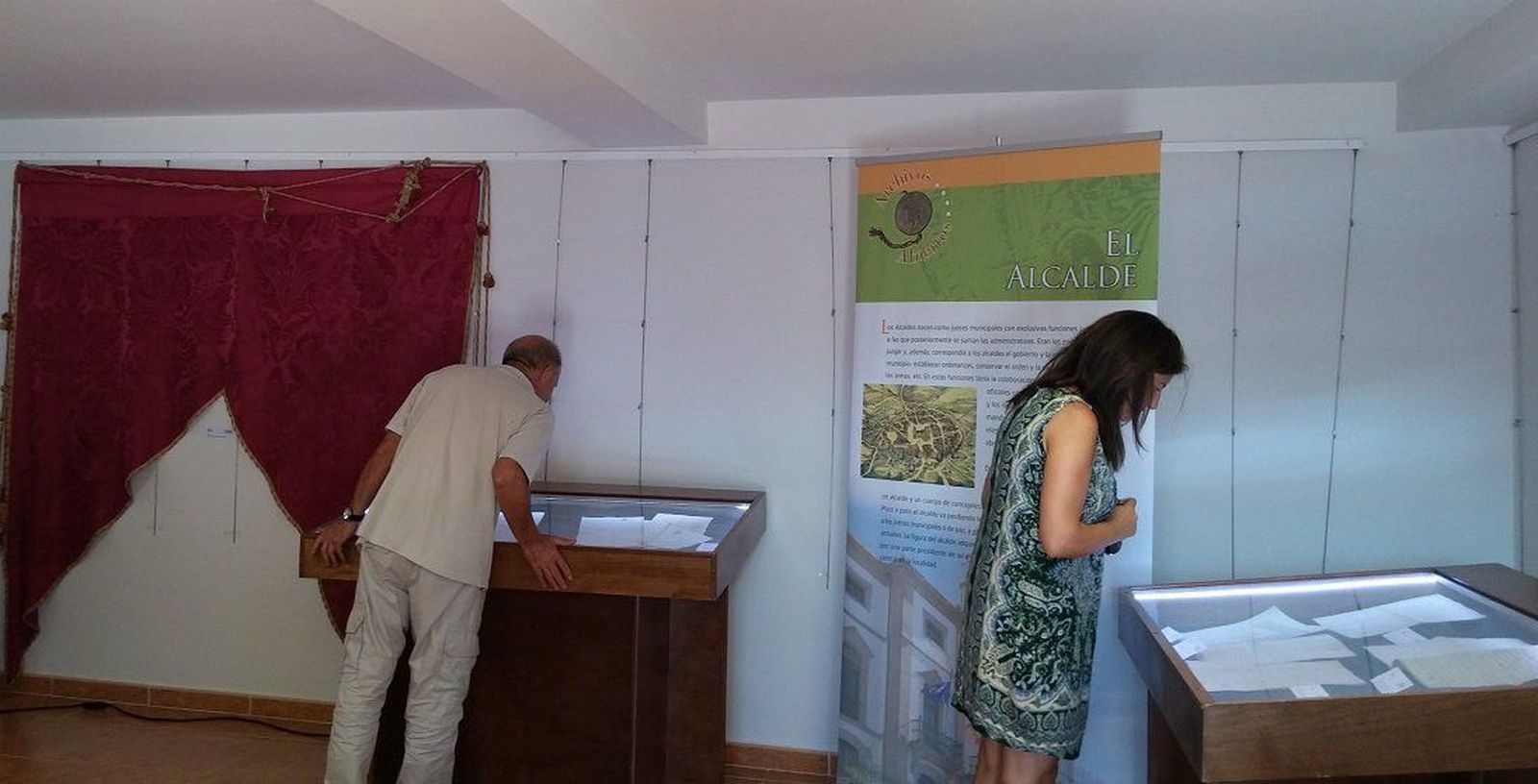 Santibáñez de la Sierra inaugura su exposición documental sobre archivos abiertos