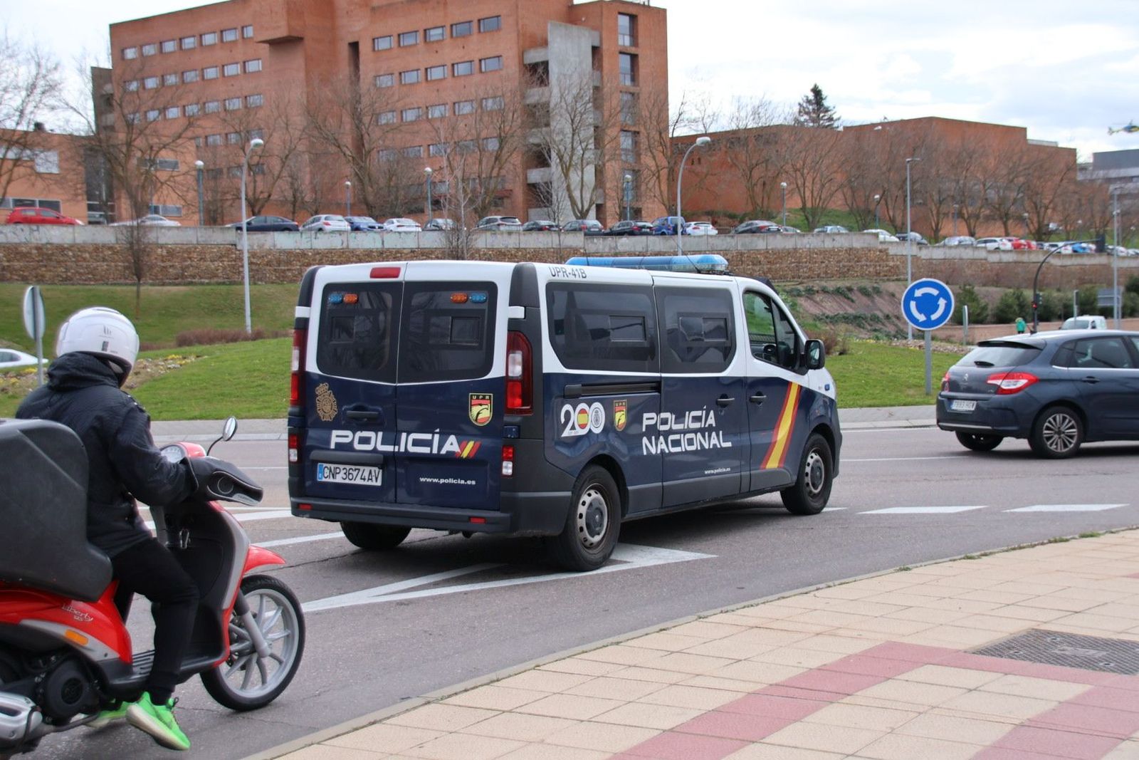 Gran despliegue policial para buscar a un preso fugado en el hospital de Salamanca