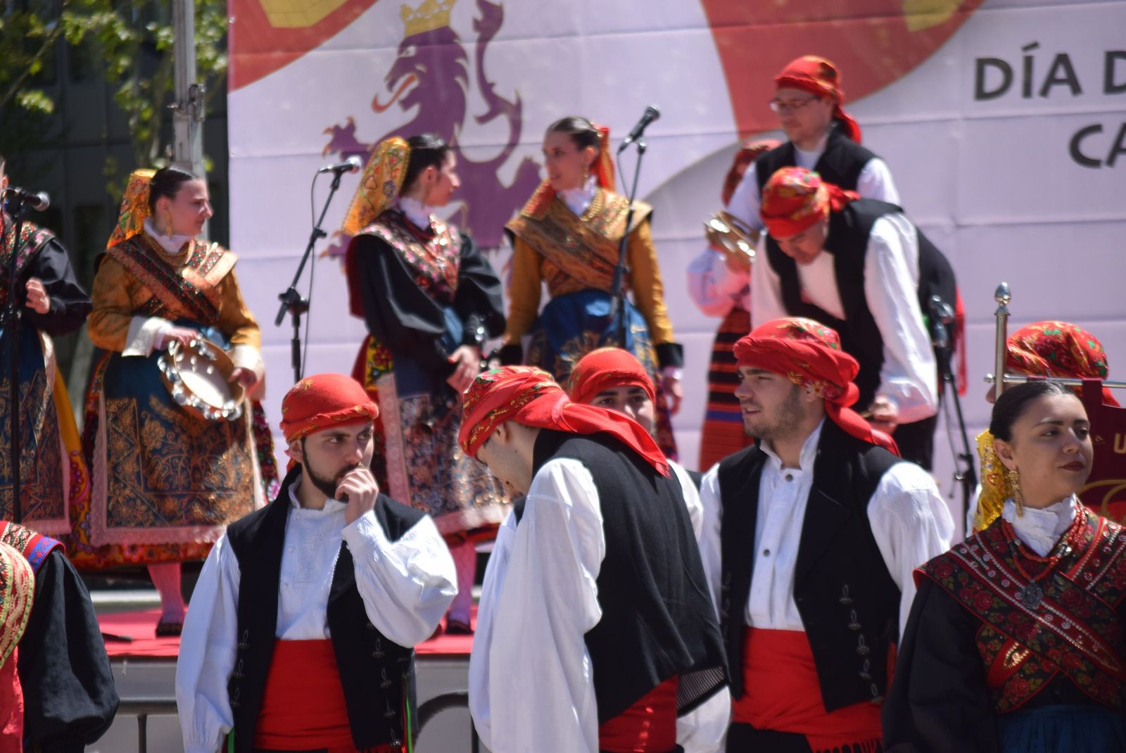 actuacion-dona-urraca-en-la-marina-22