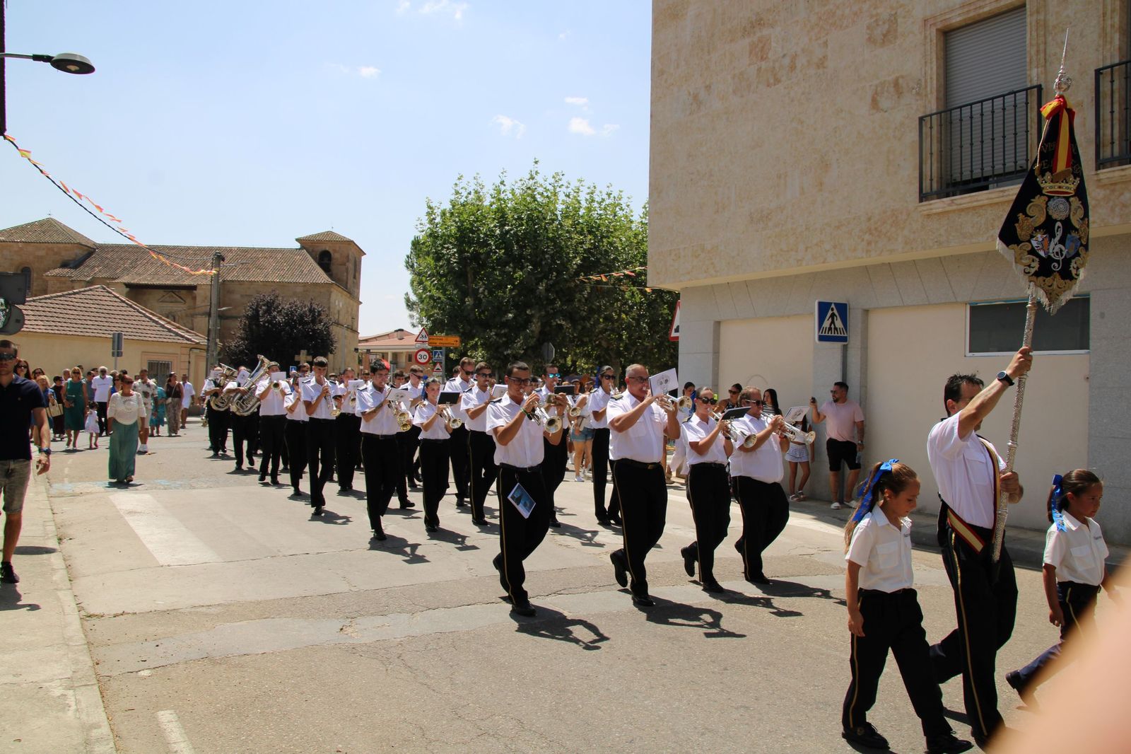 Procesión en honor al Cristo de las Batallas en Castellanos de Moriscos