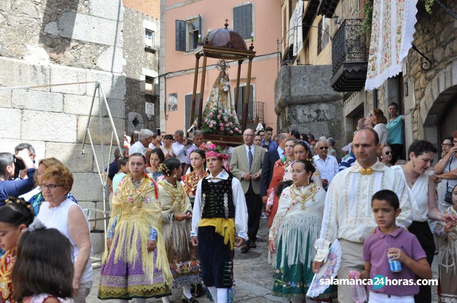 Mogarraz procesión bailes serranos (6)