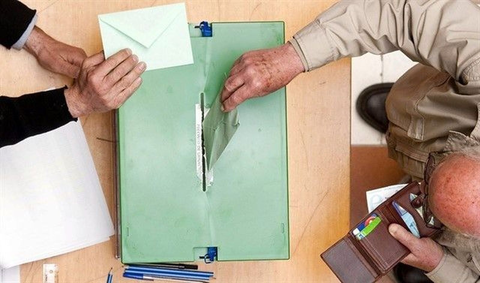 Imagen de recurso. Elecciones. Votos. Urnas. Sobres.