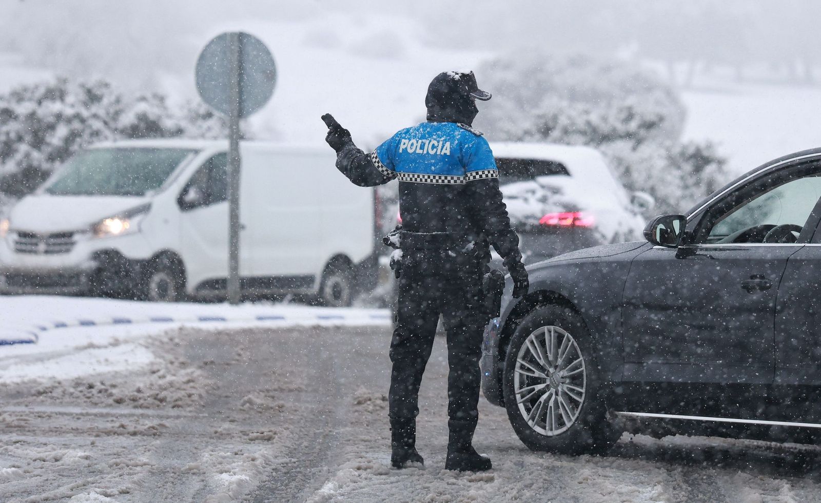 Nieve en la A-66, entre Guijuelo y Bejar