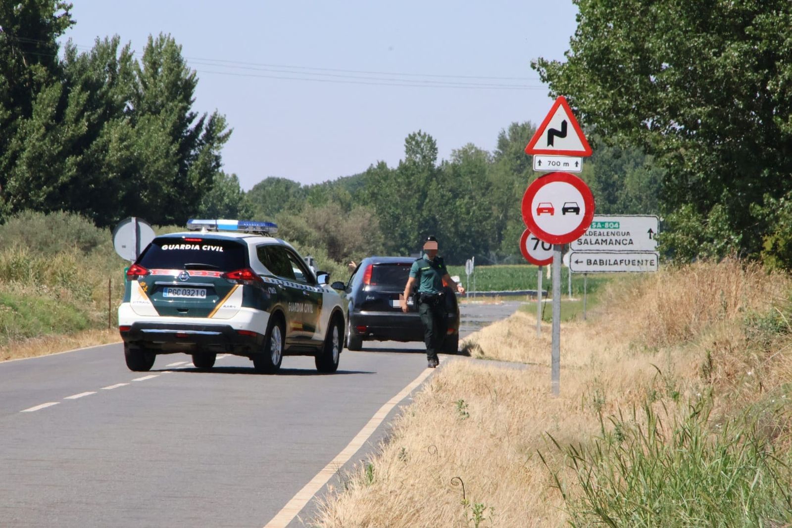 Guardia Civil en la carretera de Aldearrubia